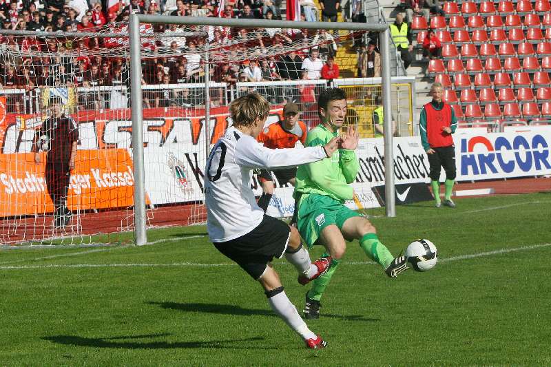 KSV Hessen - TSV Grossbardorf: Kevin Wölk Schuss KSV Hessen - TSV Grossbardorf: Kevin Wölk Schuss