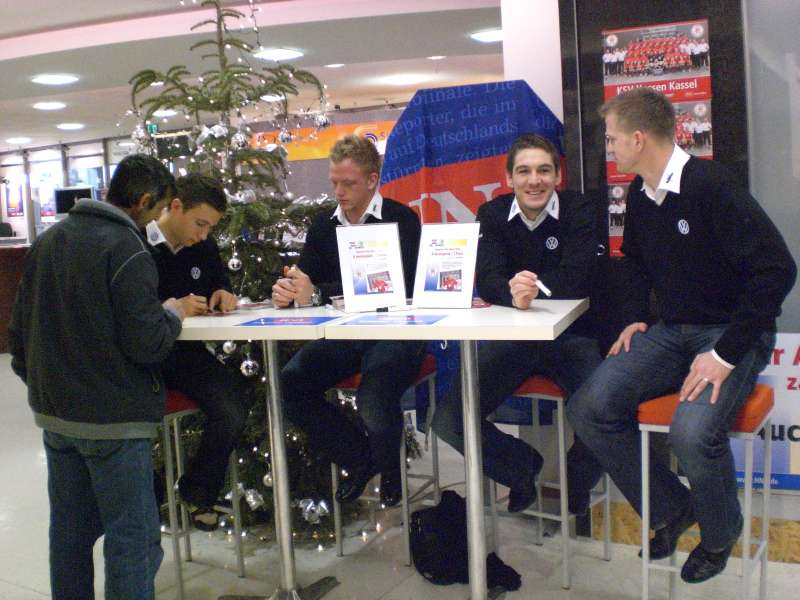 Löwen-Autogrammstunde bei HNA am 23.12.08 Löwen-Autogrammstunde bei HNA am 23.12.08