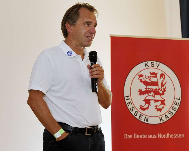 Jens Rose spricht zu Sponsoren bei der Mannschaftspräsentation Saison 2009/2010