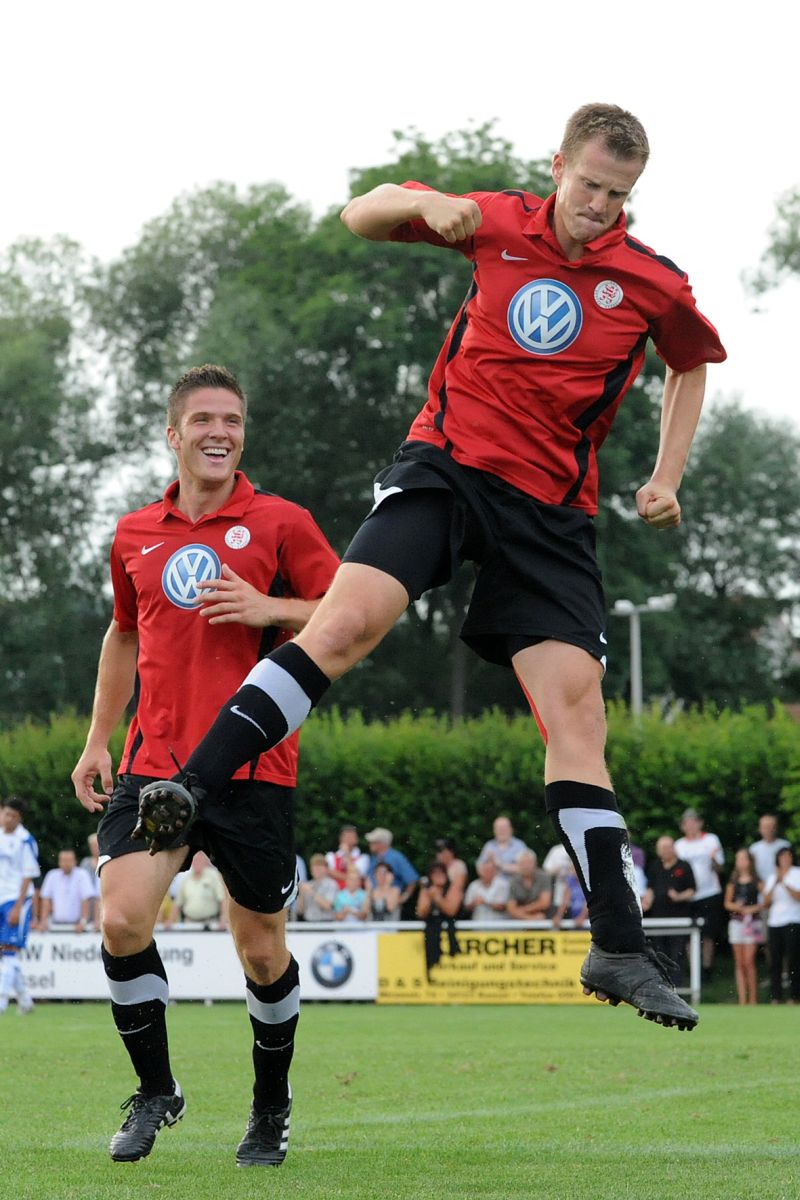 Kreispokalfinale OSC-Vellmar - KSV Hessen: Jubel bei Tobias Damm und Thorsten Bauer