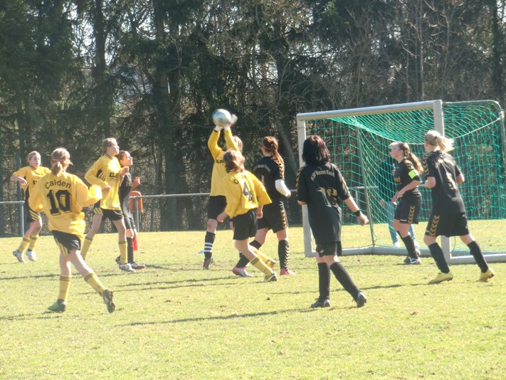 TSV Jahn Calden - KSV C-Juniorinnen: Spielszene