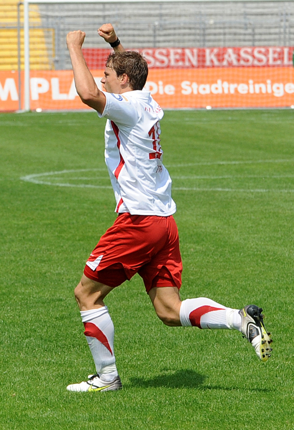 KSV Hessen - SV Wehen Wiesbaden II: Manuel Pforr, Jubel KSV Hessen - SV Wehen Wiesbaden II: Manuel Pforr, Jubel