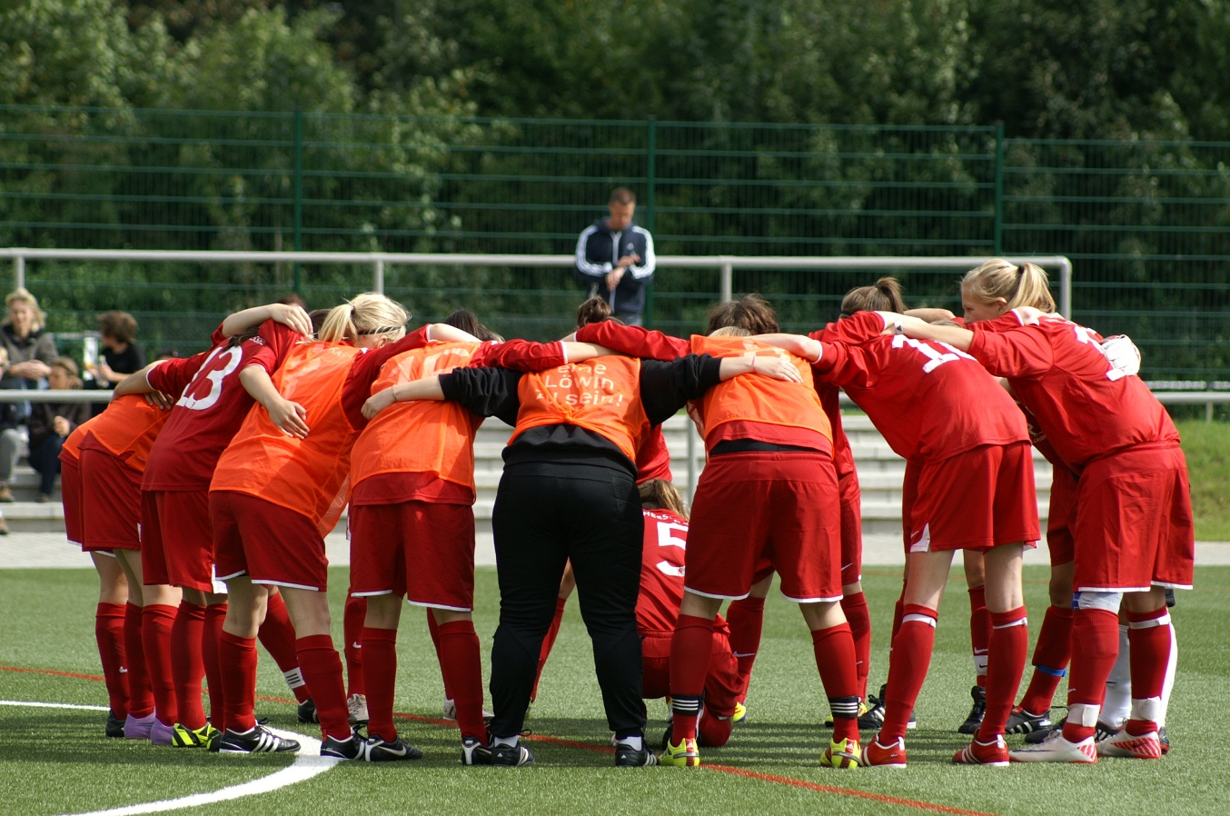 KSV Hessen Kassel B-Juniorinnen - 1. FFC Runkel: Mannschaftskreis vor Anpfiff