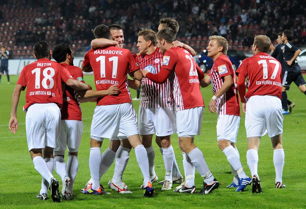 KSV Hessen - Bayern MĂŒnchen II: Jubel, Mannschaft, Nazif Hajdarovic KSV Hessen - Bayern MĂŒnchen II: Jubel, Mannschaft, Nazif Hajdarovic