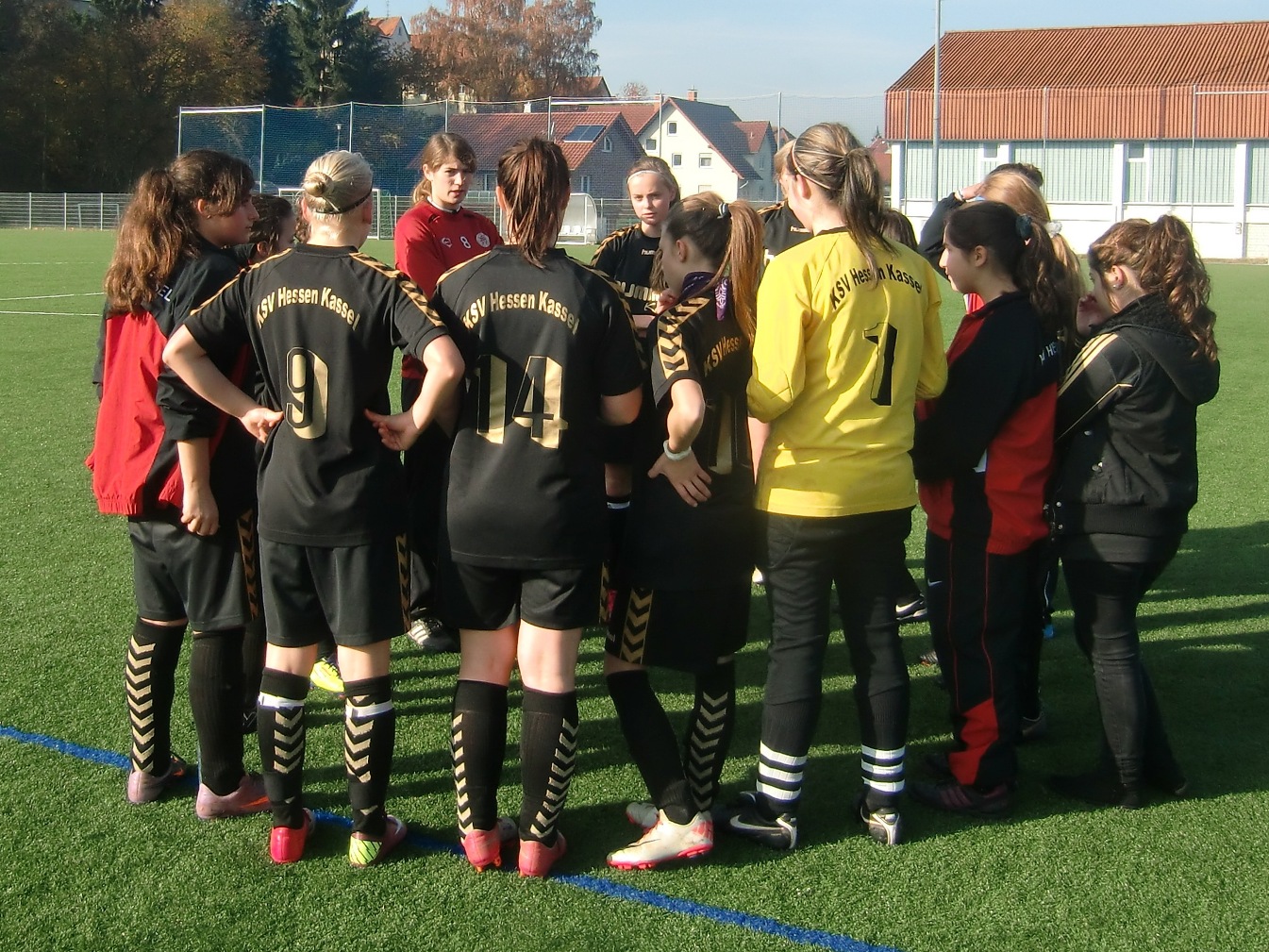 Ansprache vorm Spiel: KSV Hessen Kassel C-Juniorinnen - Schwalmstadt