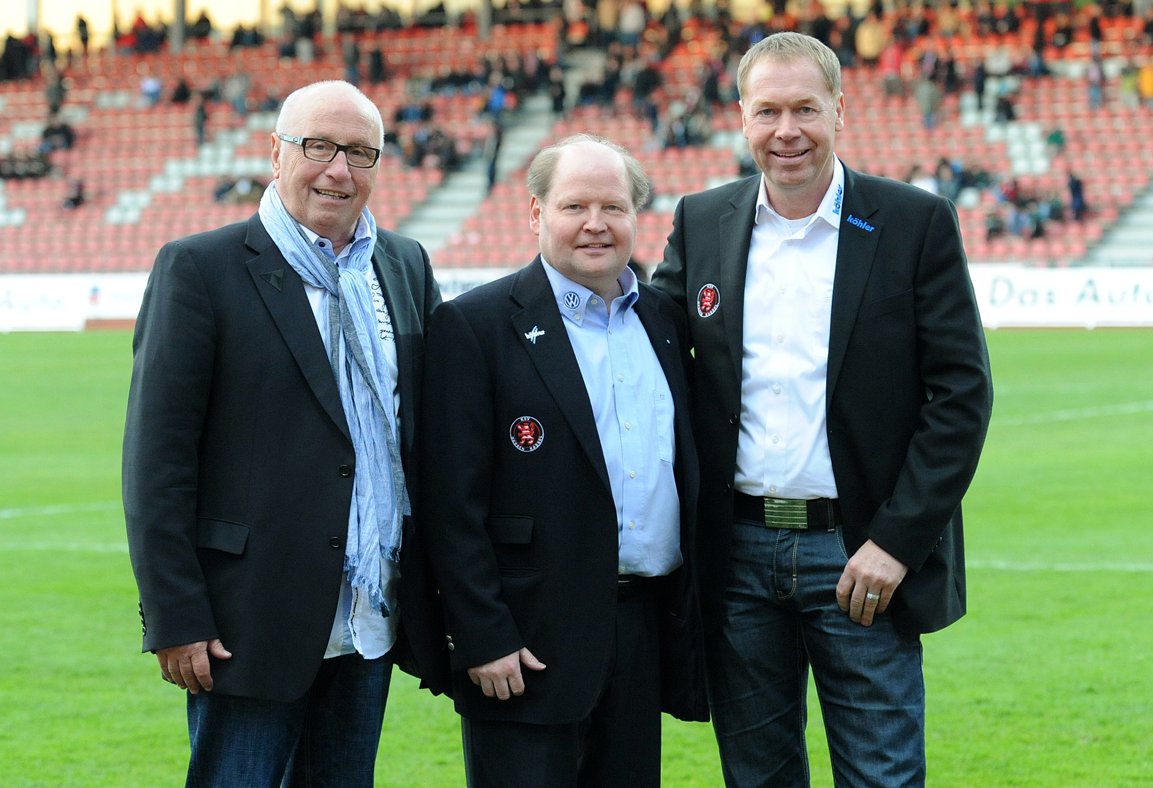 VertragsverlĆ ngrung, Gibbs, (v.l.n.r.) Bernd Mart (KSV-Vorstandsmitglied), Joe Gibbs, Jochen Gabriel (Mitglied KSV-Aufsichtsrat) VertragsverlĆ ngrung, Gibbs, (v.l.n.r.) Bernd Mart (KSV-Vorstandsmitglied), Joe Gibbs, Jochen Gabriel (Mitglied KSV-Aufsichtsrat)