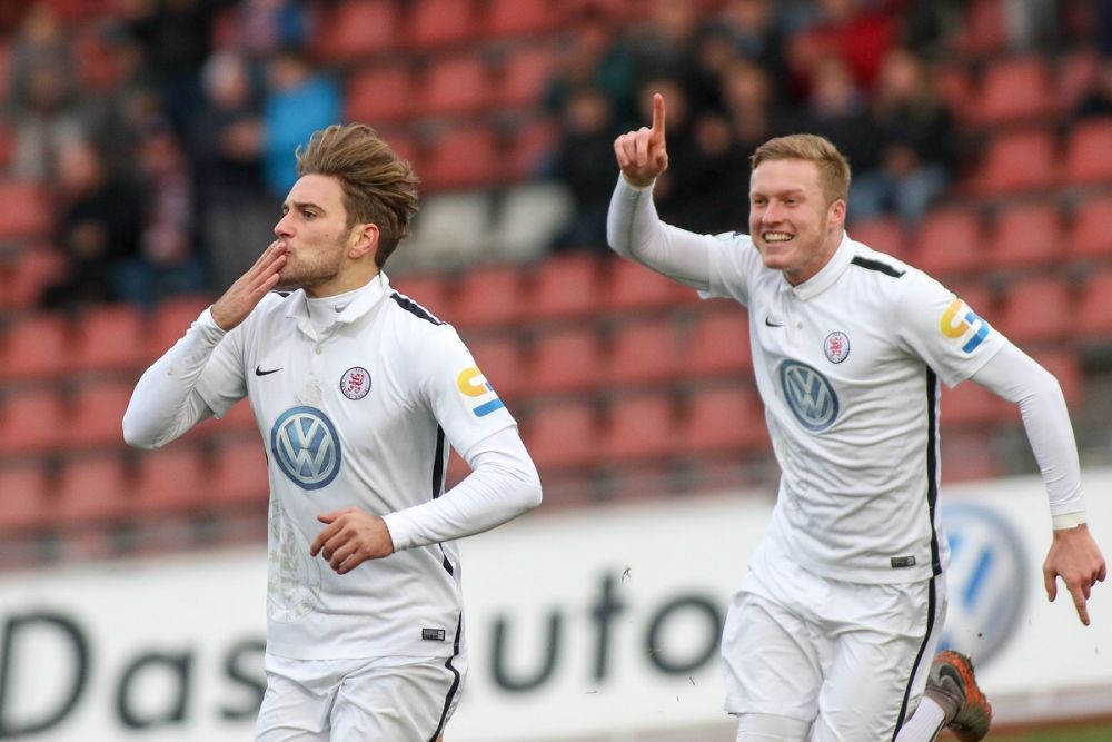 KSV Hessen - SC Freiburg II: Squipon Bektashi und Nicolai Lorenzoni