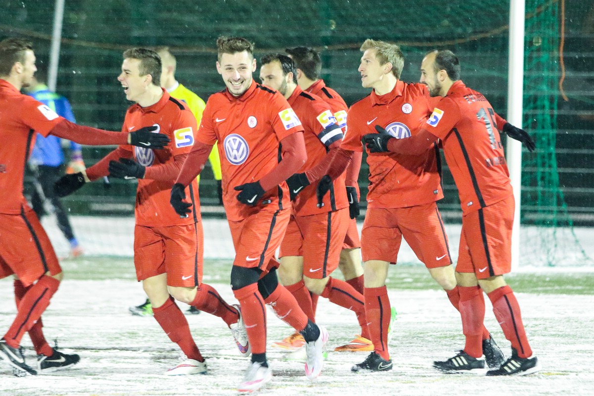 Testspiel im Schnee KSV Hessen - Arminia Bielefeld U23 Testspiel im Schnee KSV Hessen - Arminia Bielefeld U23