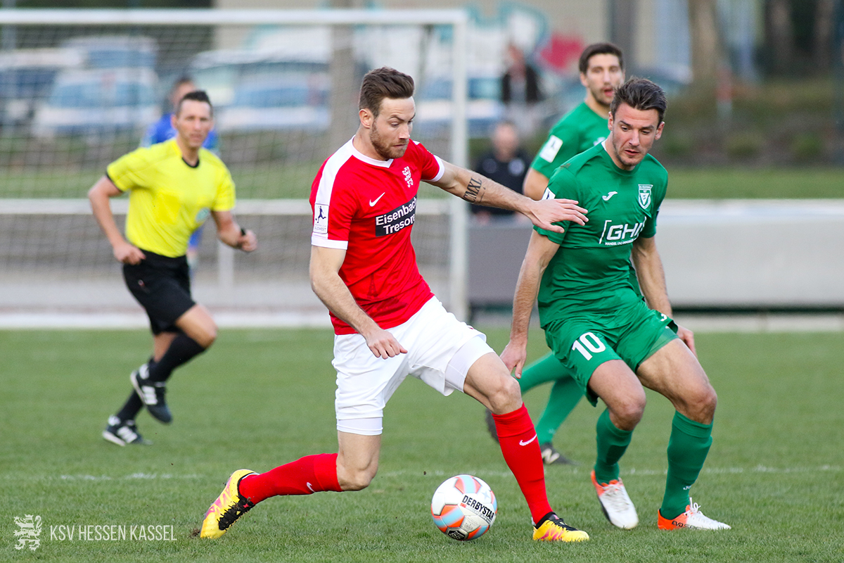 Watzenborn - KSV;
28.03.2017; Fussball; Regionalliga Südwest; SC Teutonia Watzenborn-Steinberg - KSV Hessen Kassel; im Bild v.l.n.r.: Lucas Albrecht (KSV Hessen Kassel), Markus Müller (Watzenborn)
Foto: Hedler