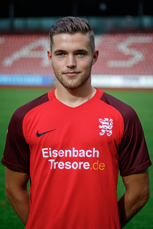 Offizieller Fototermin des KSV Hessen Kassel am 27.07.2017 im Auestadion in Kassel; im Bild: David Lensch
Foto: Hedler Offizieller Fototermin des KSV Hessen Kassel am 27.07.2017 im Auestadion in Kassel; im Bild: David Lensch
Foto: Hedler