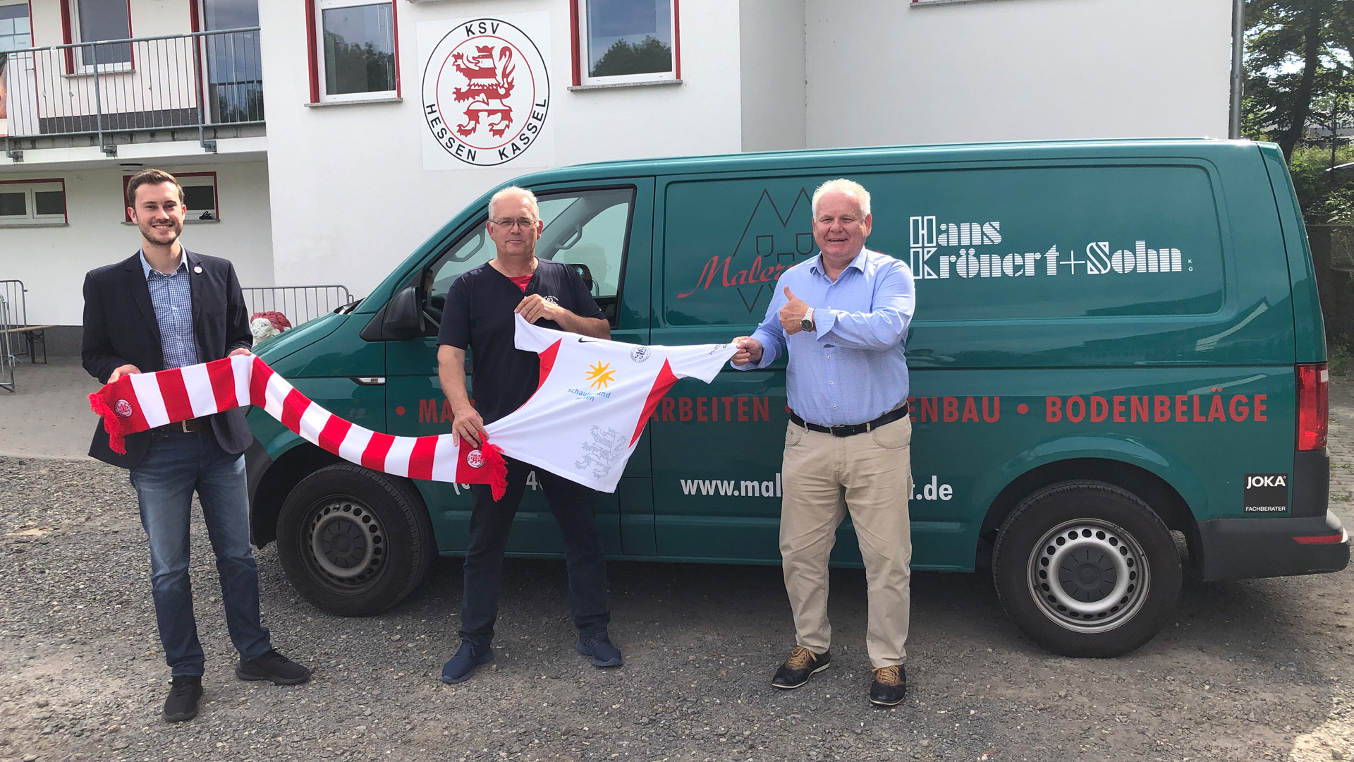 Stephan Krönert bleibt mit dem Malerfachbetrieb Hans Krönert bleibt Partner der Löwen Stephan Krönert bleibt mit dem Malerfachbetrieb Hans Krönert bleibt Partner der Löwen