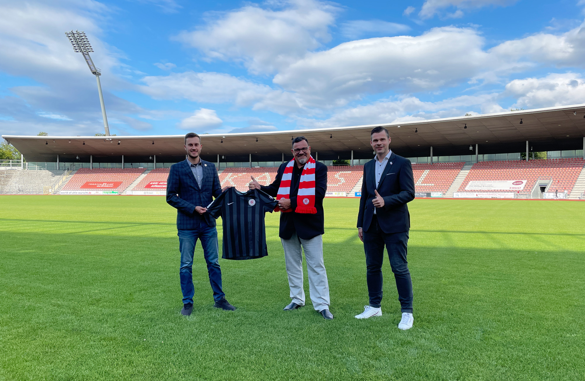 Neuer Partner beim KSV Hessen: Die Profilbeton GmbH mit Geschäftsführer Carsten Hasch (mitte)