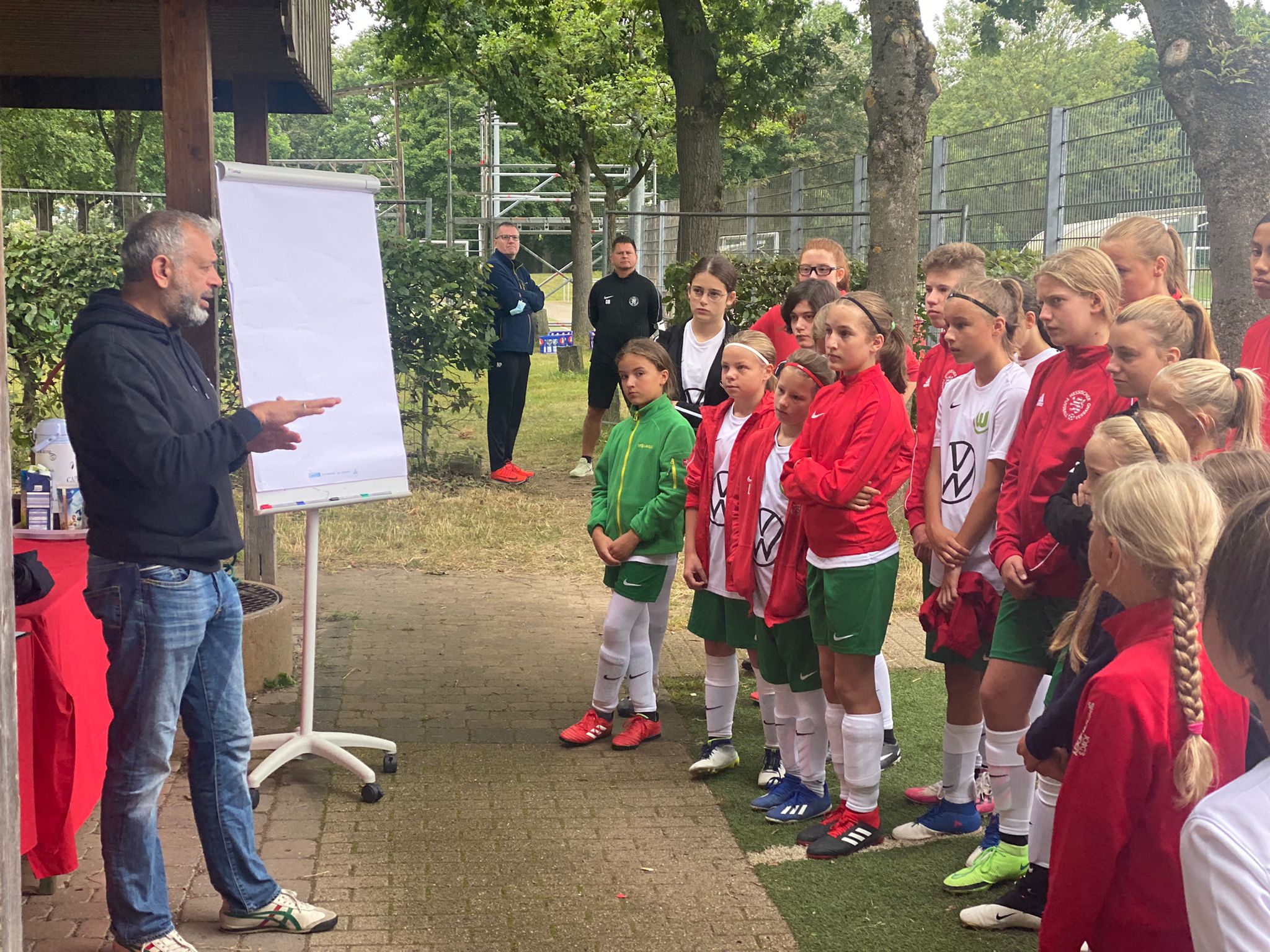 VFL-Mädchencamp zu Gast beim KSV Hessen Kassel