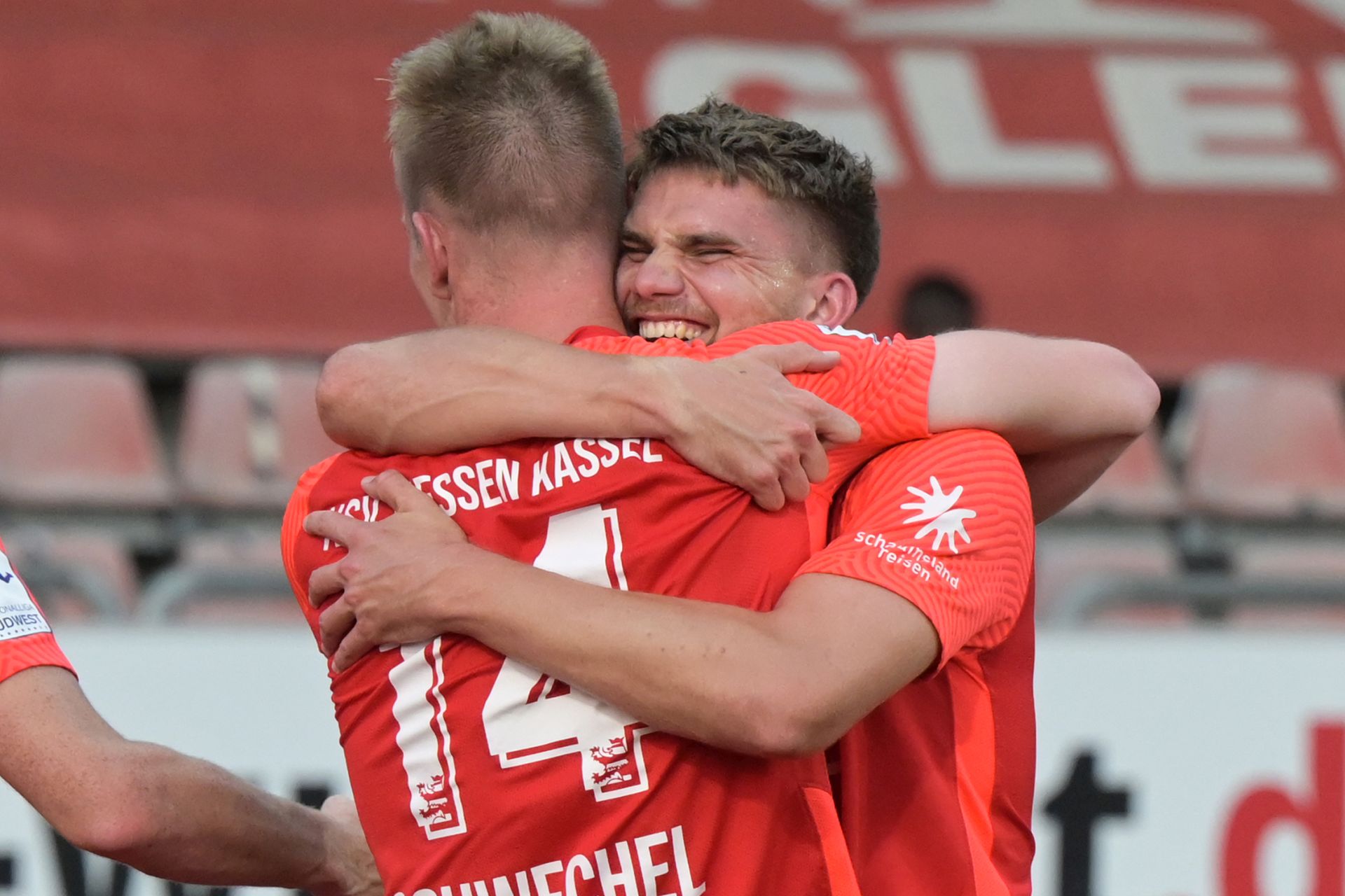 KSV Hessen Kassel, VfB Stuttgart II, Regionalliga S�dwest, Saison 2021/22, Endstand 3:2, Jubel zum 3:2