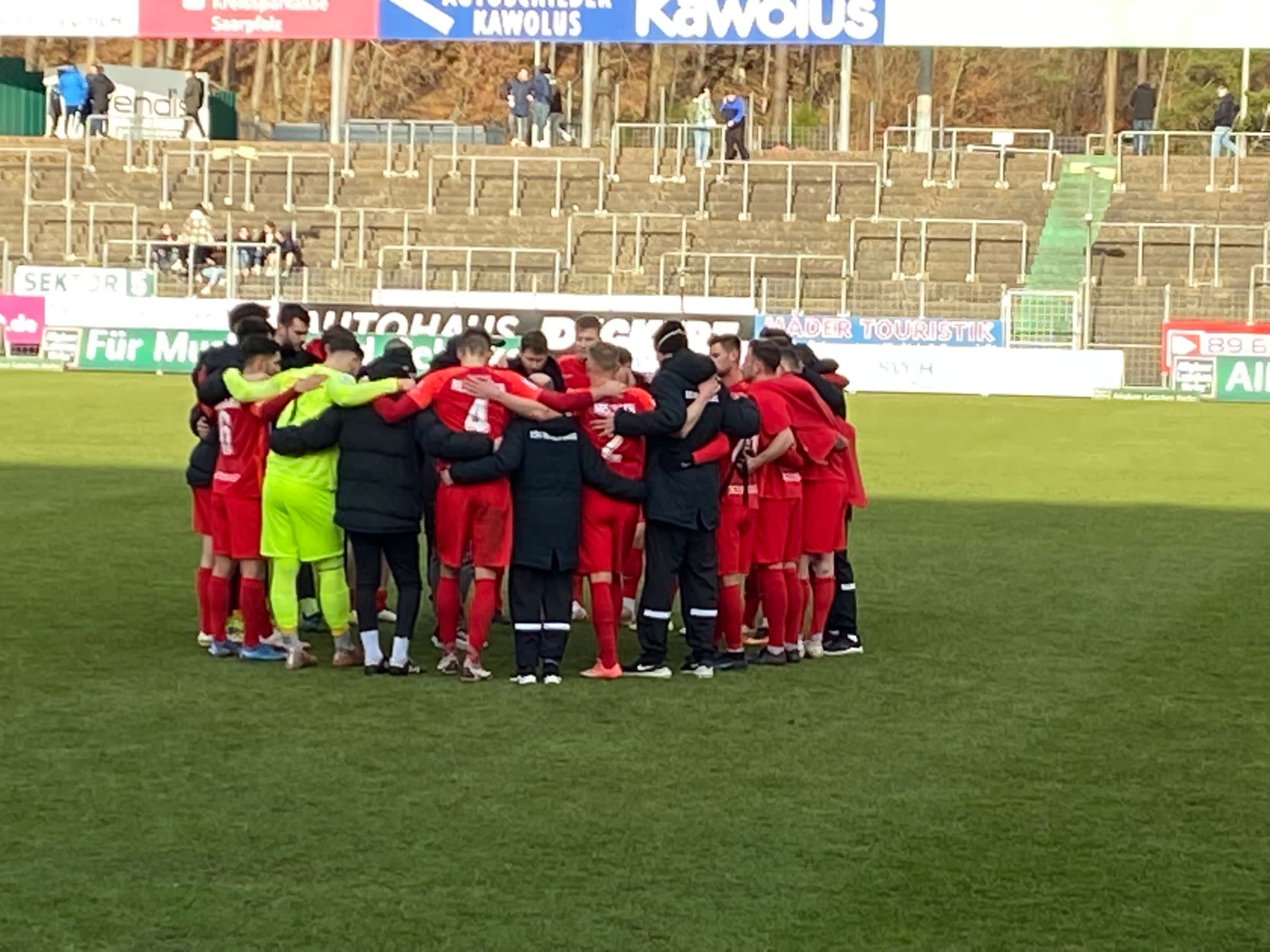 FC Homburg - KSV Hessen: Kreis, Einstimmung FC Homburg - KSV Hessen: Kreis, Einstimmung