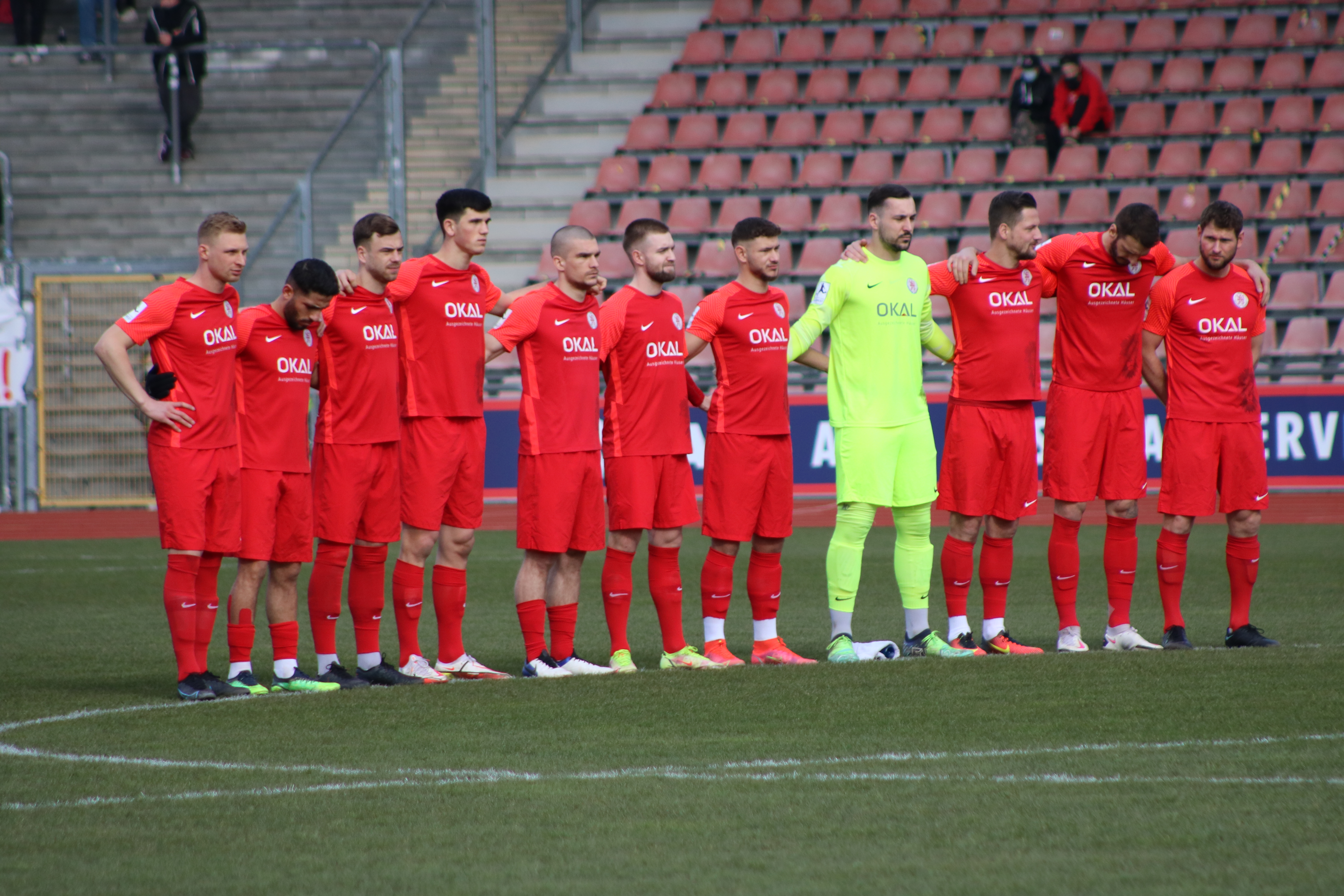 KSV Hessen Kassel - SSV Ulm: Mannschaft, Gedenken, Schweigeminute