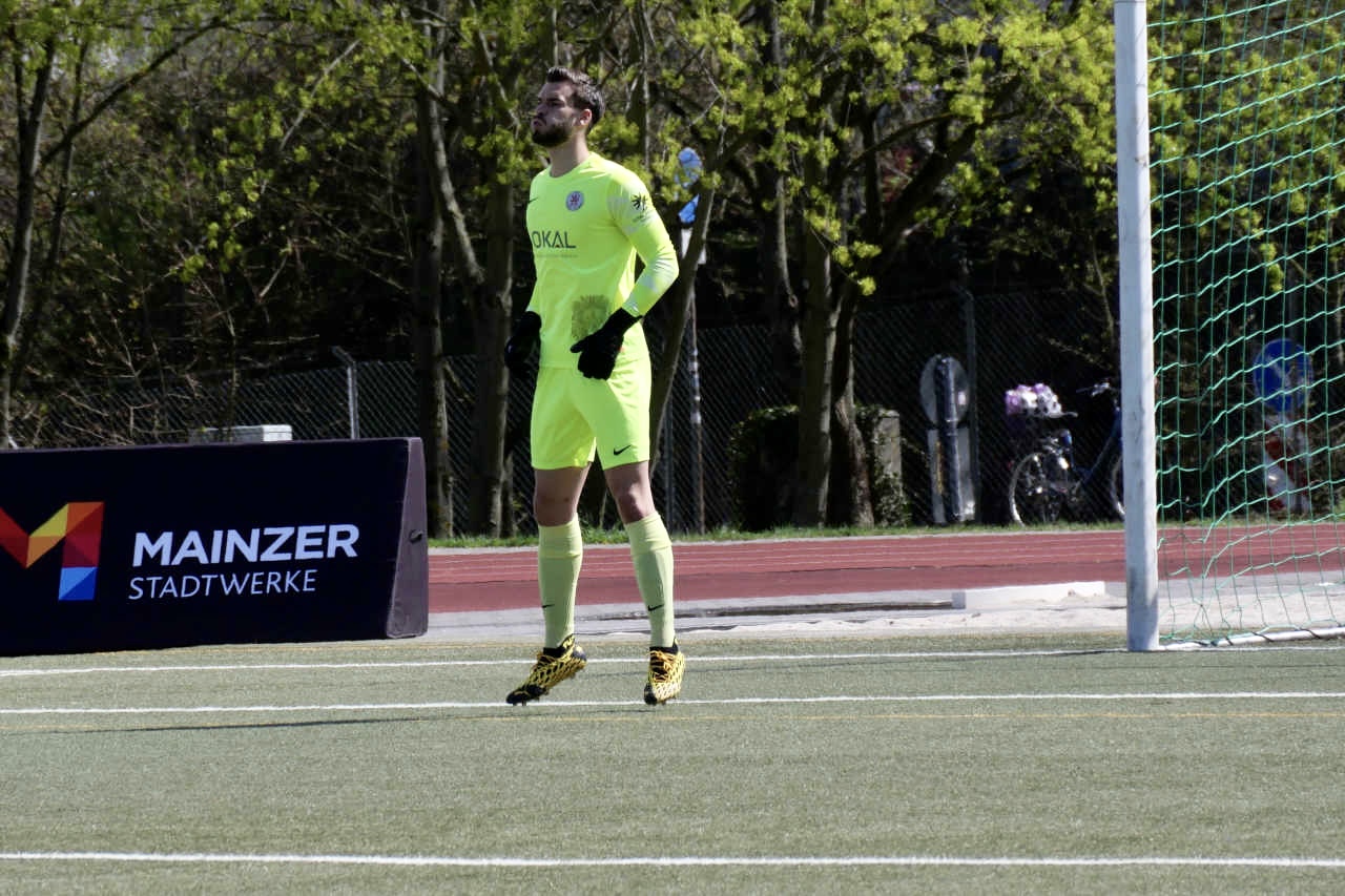 TSV Schott Mainz - KSV Hessen Kassel: Moritz Schunke bei seinem Regionalligadebüt