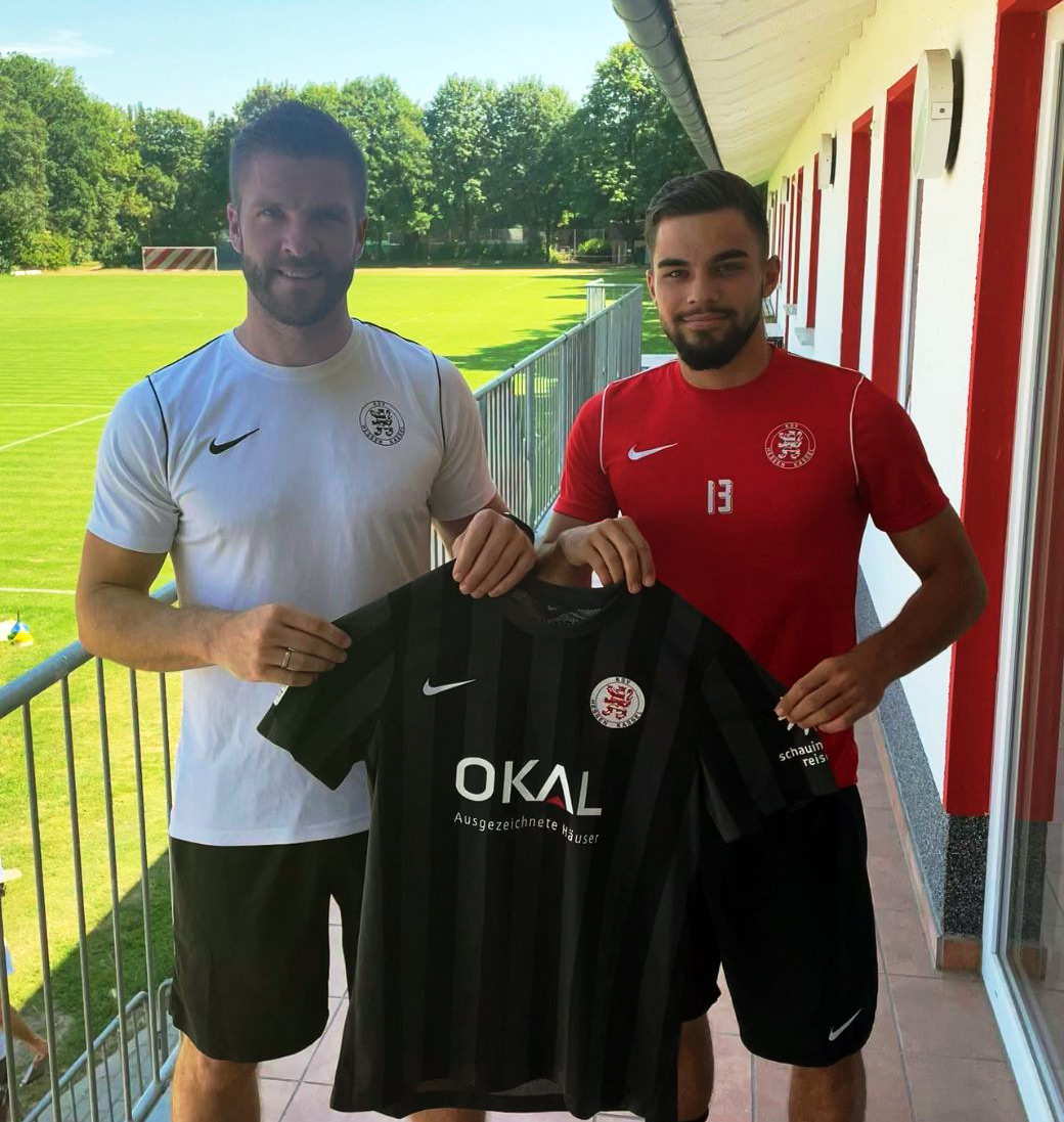 Neu beim KSV Hessen Kassel: Silas Hagemann (re.) im Bild mit Trainer Tobias Damm