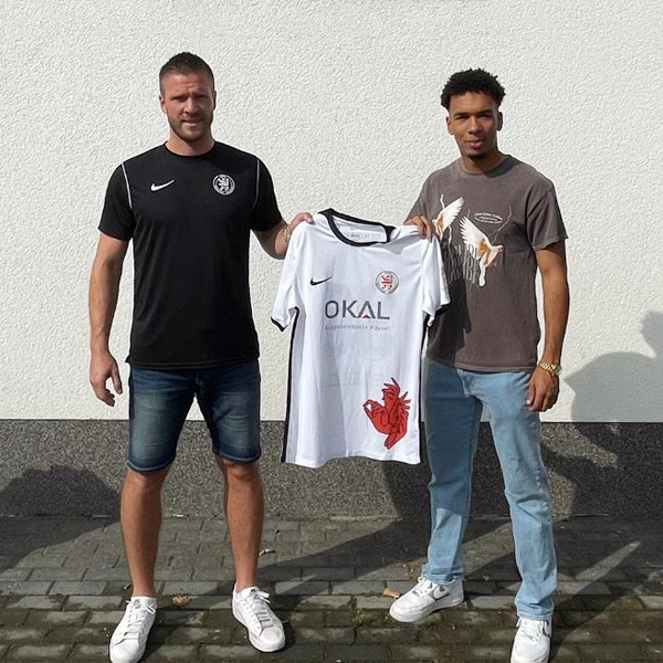 Neu beim KSV Hessen Kassel: Oliver Issa Schmitt (re.) wechselt vom SC Verl nach Kassel. Im Bild mit Löwentrainer Tobias Damm (li.).