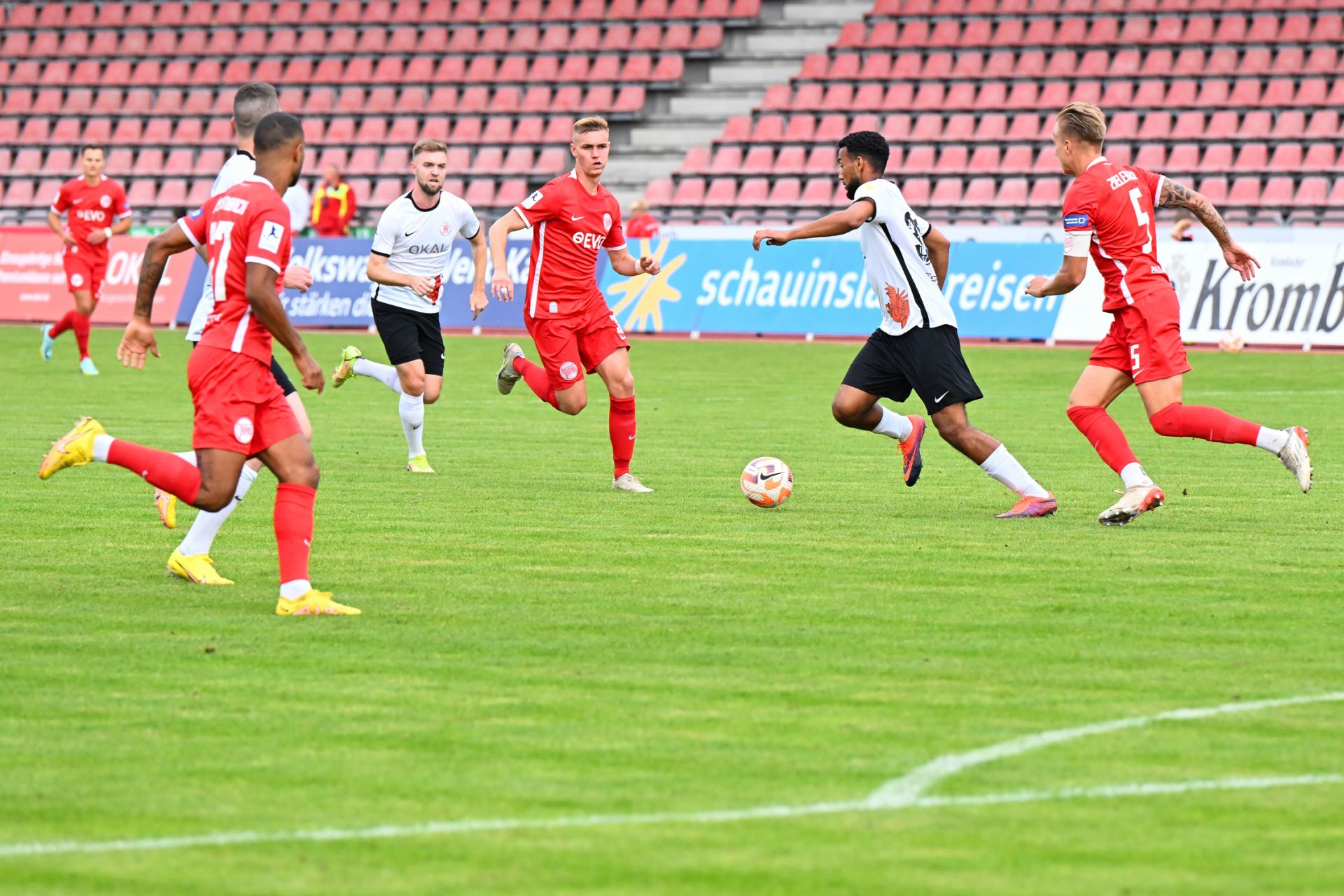 Saison 2022/23, Spieltag 2, KSV Hessen Kassel, Kickers Offenbach, Endstand 0:1: Jones, Stendera Saison 2022/23, Spieltag 2, KSV Hessen Kassel, Kickers Offenbach, Endstand 0:1: Jones, Stendera