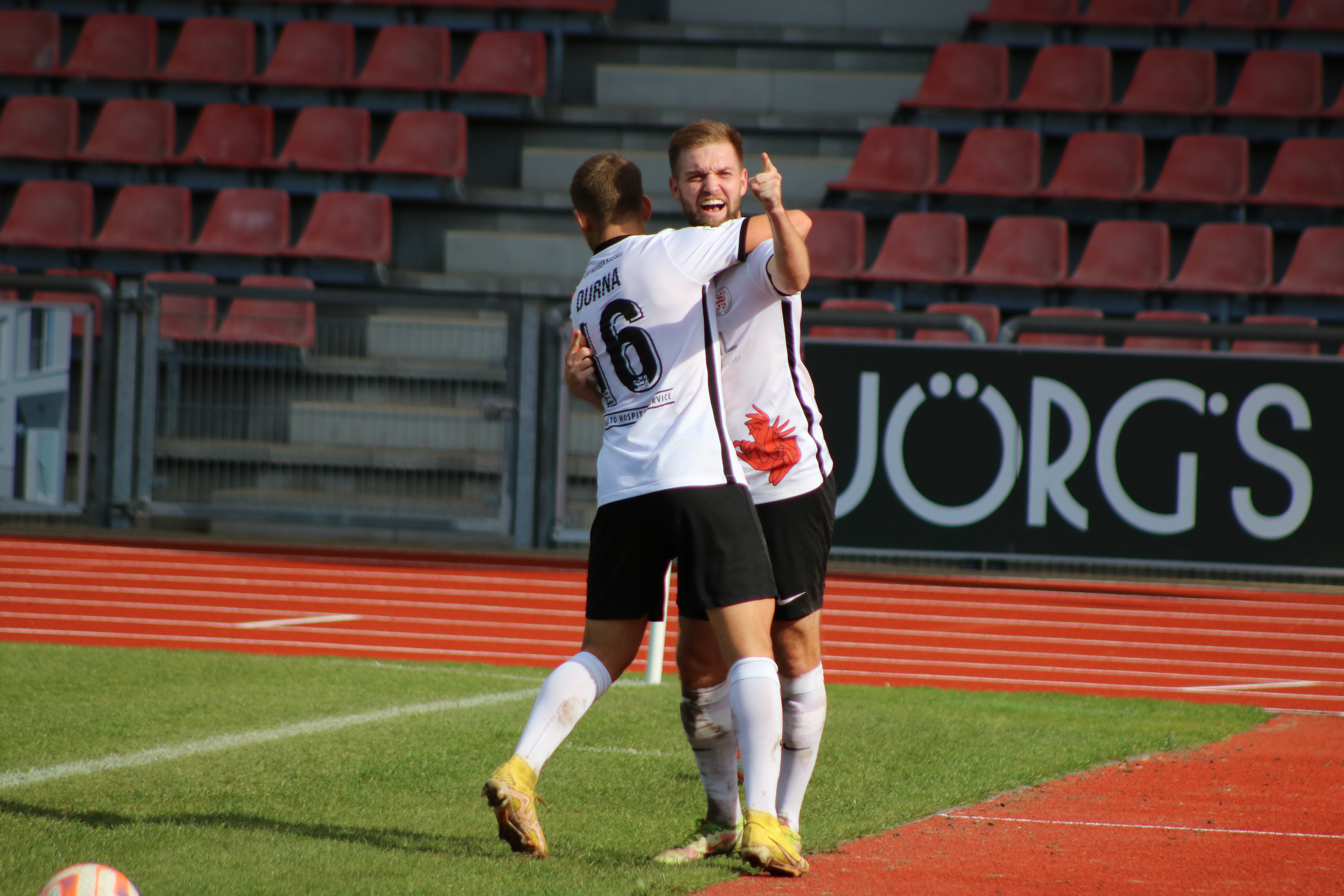 KSV Hessen Kassel - VfB Stuttgart U23 (Torjubel Durna & Stendera nach dem 2:0)