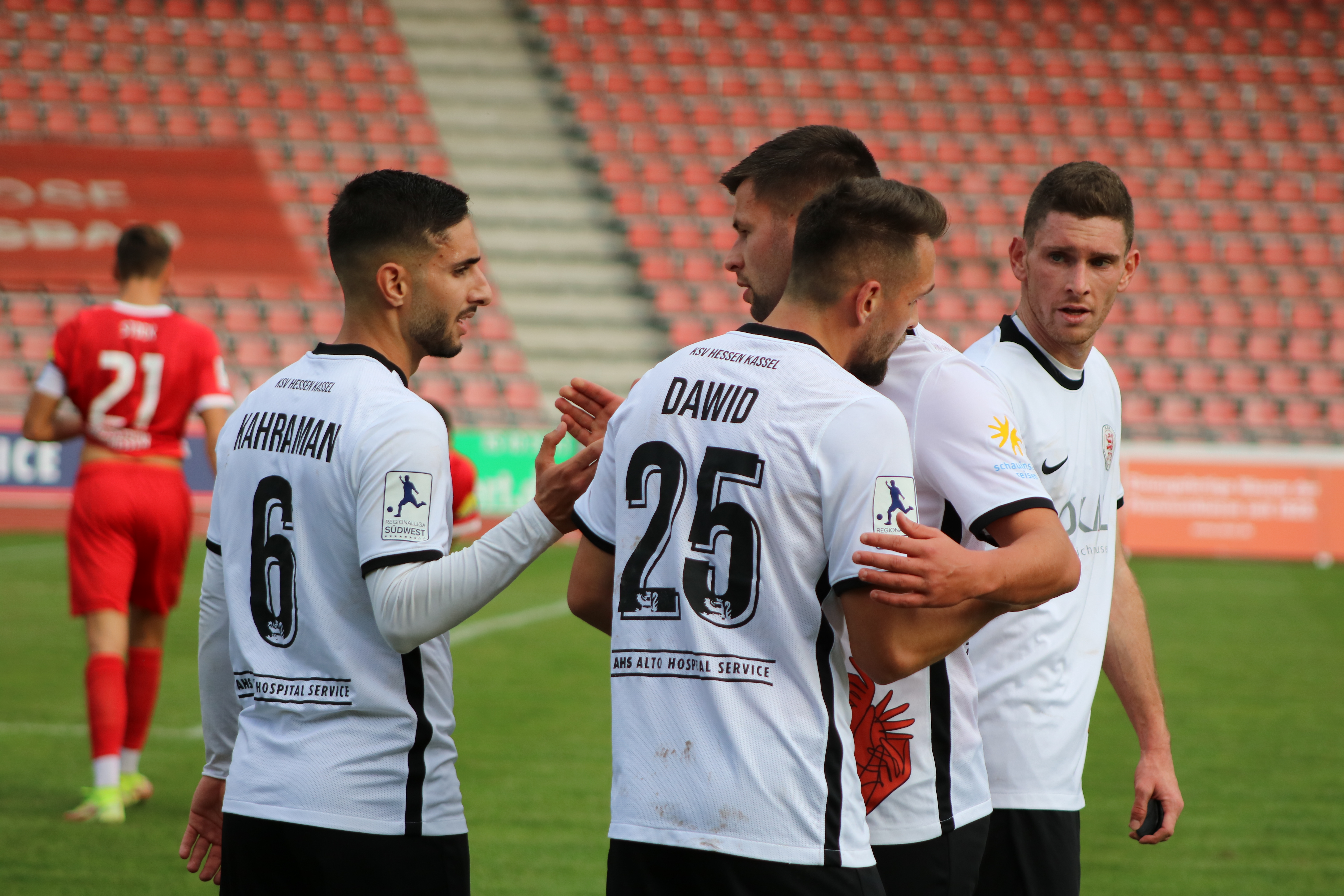 KSV Hessen Kassel - TSV Steinbach Haiger: Kahraman, Dawid, Rakk, Iksal