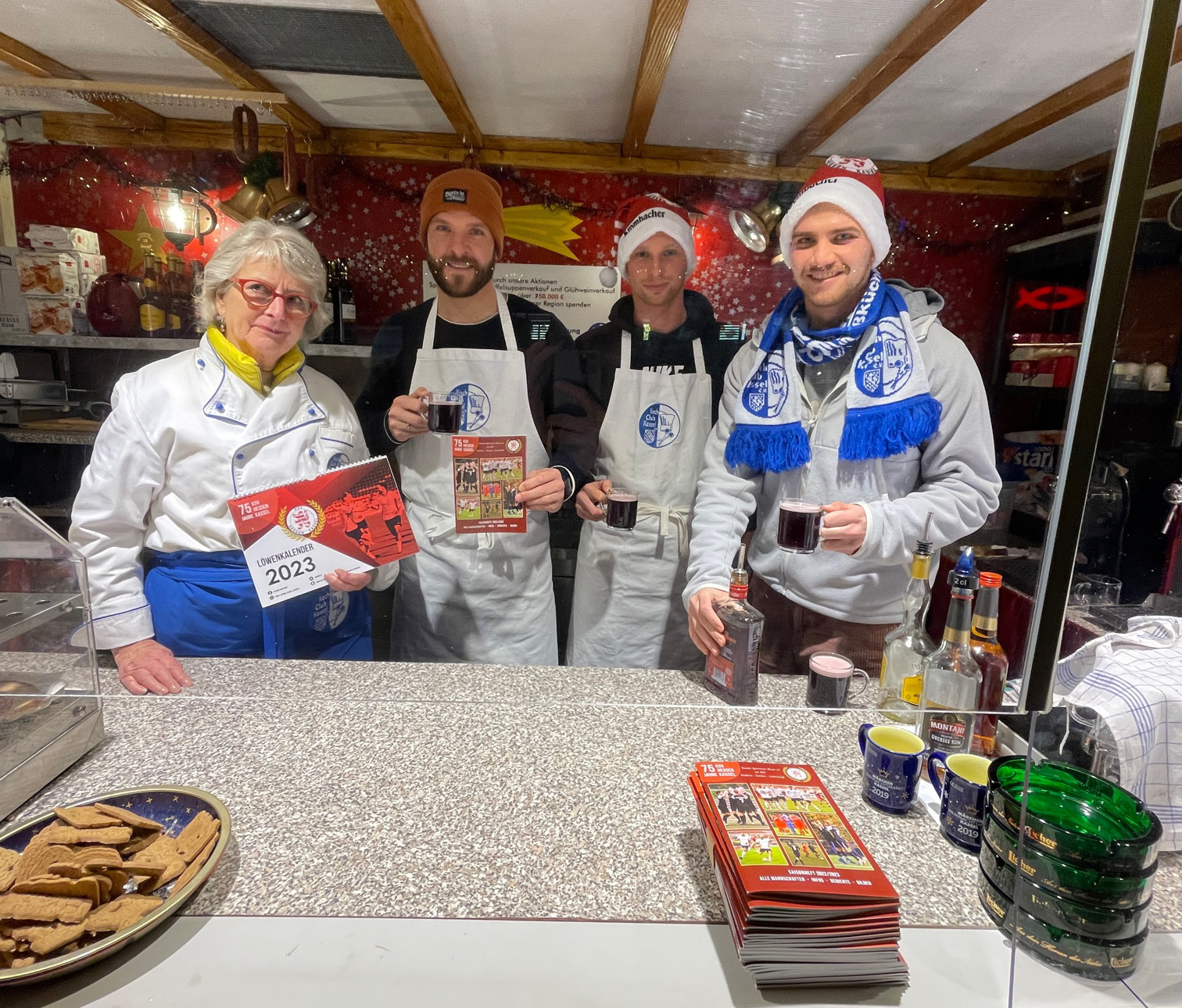 KSV Hessen und Kochclub Kassel helfen sich gegenseitig - Glühweinverkauf für den guten Zweck mit Tobias Damm, Alexander Mißbach und Jascha Döringer