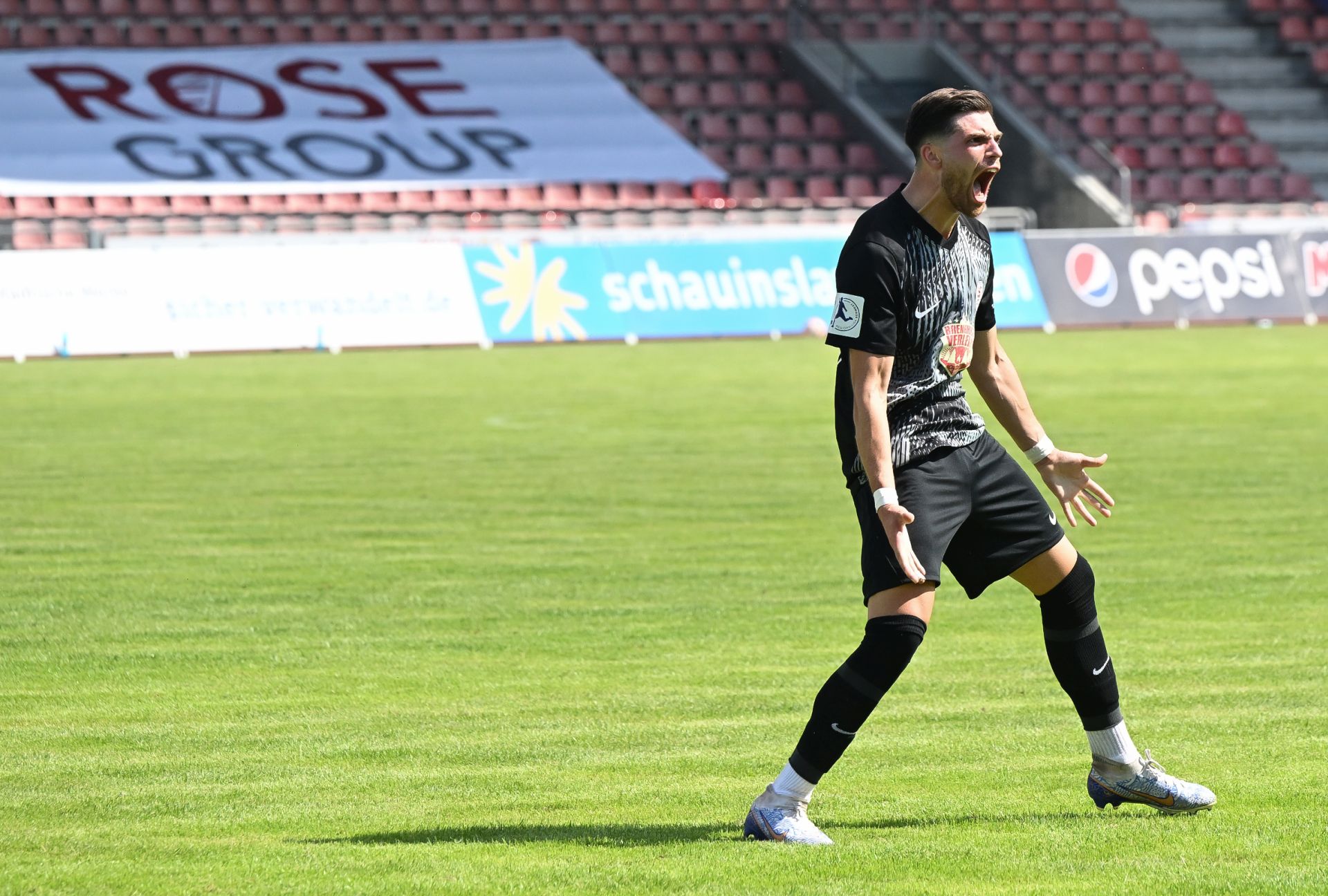 Regionalliga SĂŒdwest, Saison 2023/24, Spieltag 1, KSV Hessen Kassel, 1.FSV Mainz 05, Endstand 2:0, Jubel zum 2:0 Regionalliga SĂŒdwest, Saison 2023/24, Spieltag 1, KSV Hessen Kassel, 1.FSV Mainz 05, Endstand 2:0, Jubel zum 2:0