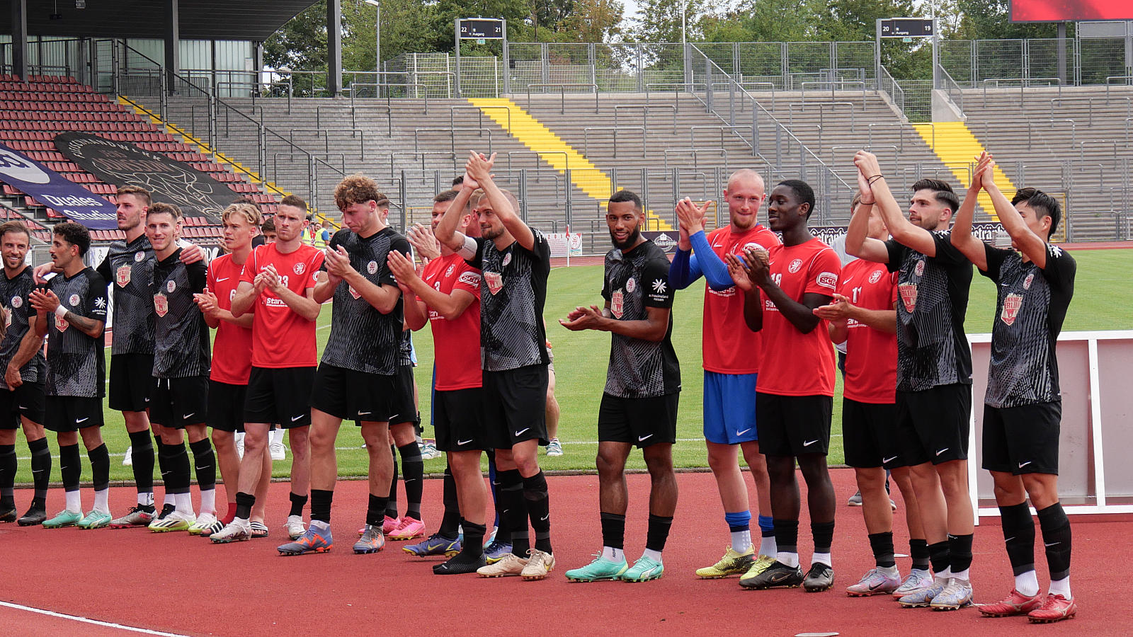 KSV Hessen Kassel - Stuttgarter Kickers, Jubel, Kurve KSV Hessen Kassel - Stuttgarter Kickers, Jubel, Kurve