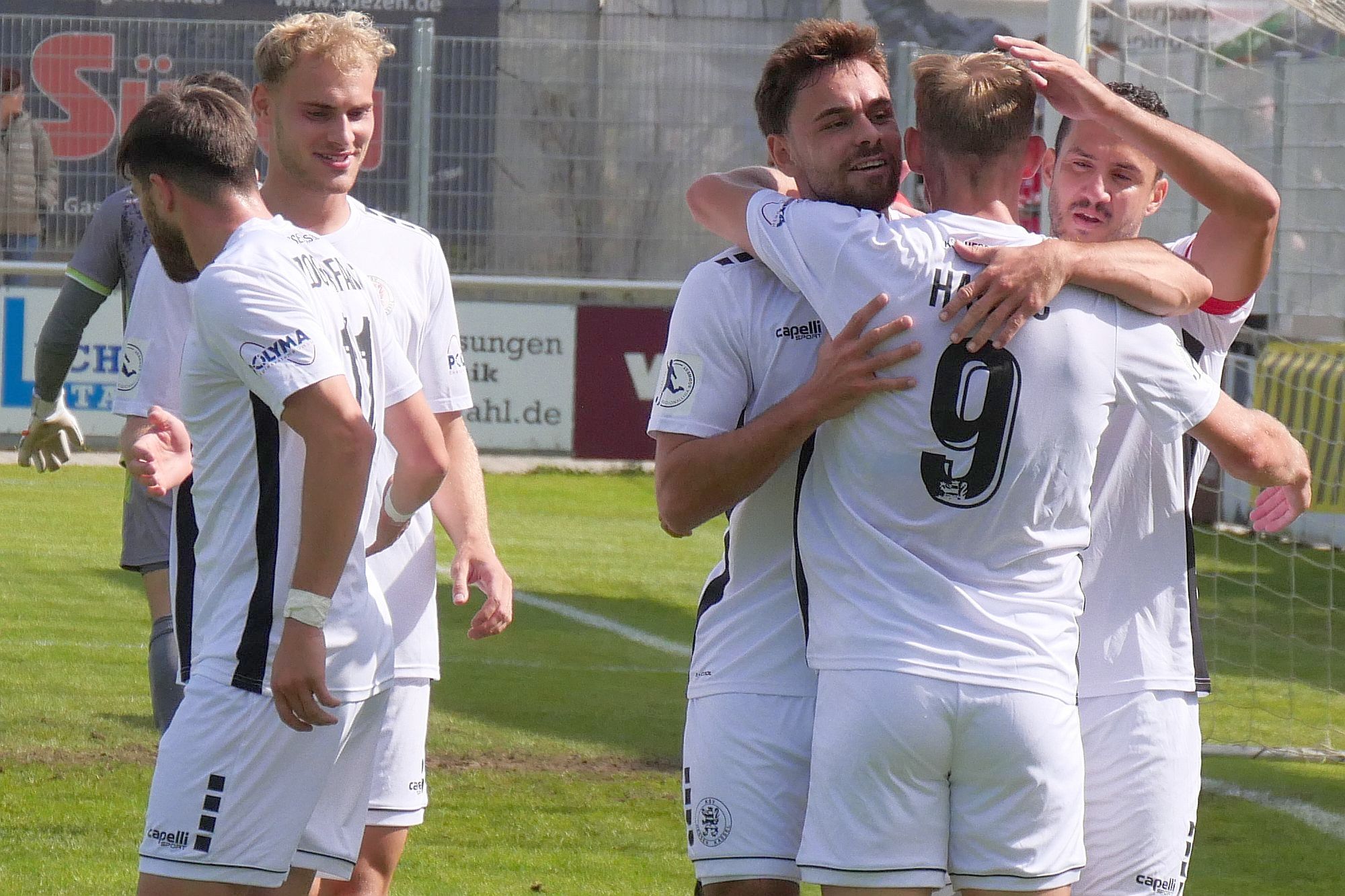 1. Göppinger SV - KSV Hessen Kassel, Torjubel 2:0 Hadzic, Severo Sturm 1. Göppinger SV - KSV Hessen Kassel, Torjubel 2:0 Hadzic, Severo Sturm
