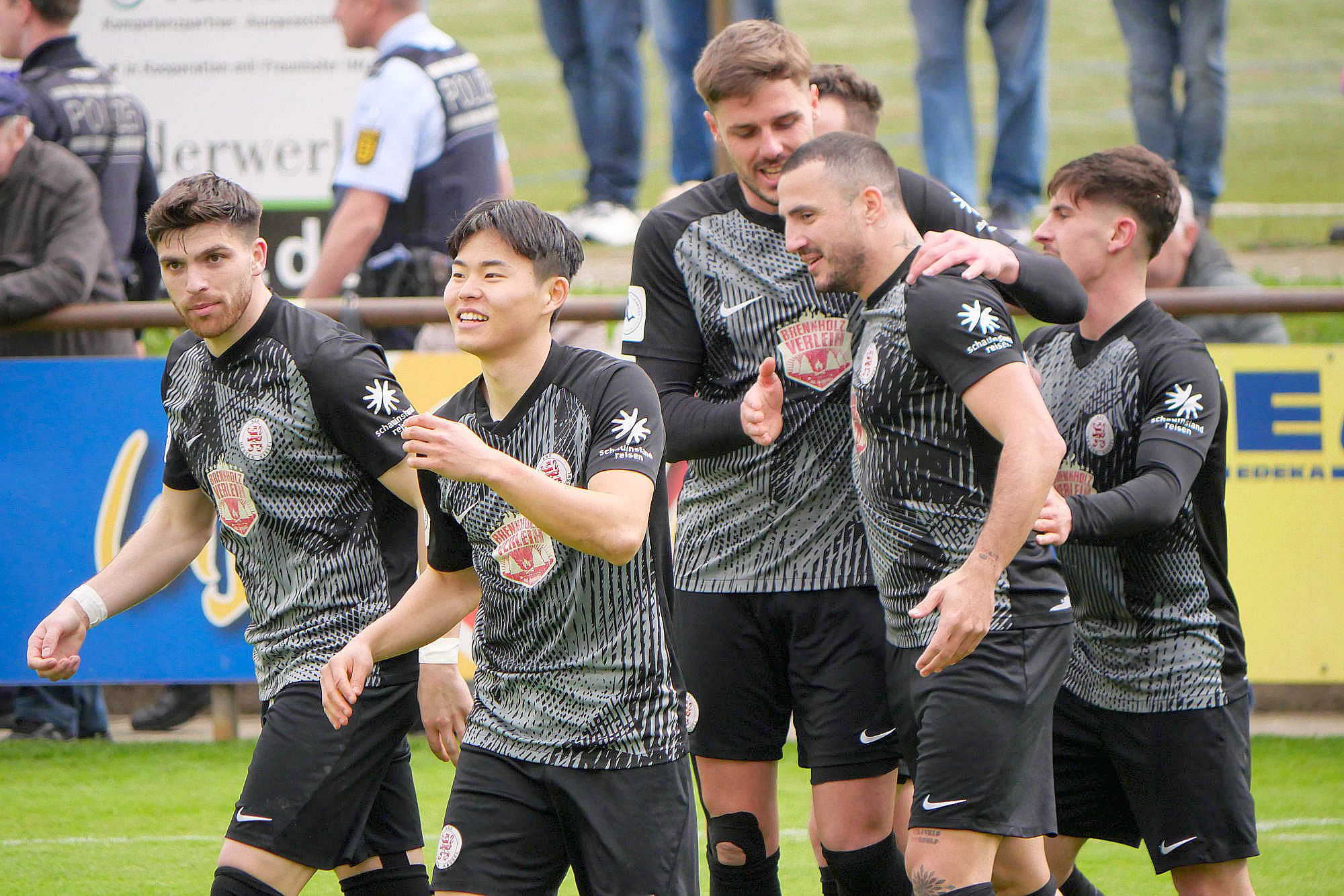 Bahlinger SC - KSV Hessen Kassel, 1:1 Torjubel , Sararer, Kang, Zografakis, Hingerl, Liesche, Gösweiner Bahlinger SC - KSV Hessen Kassel, 1:1 Torjubel , Sararer, Kang, Zografakis, Hingerl, Liesche, Gösweiner