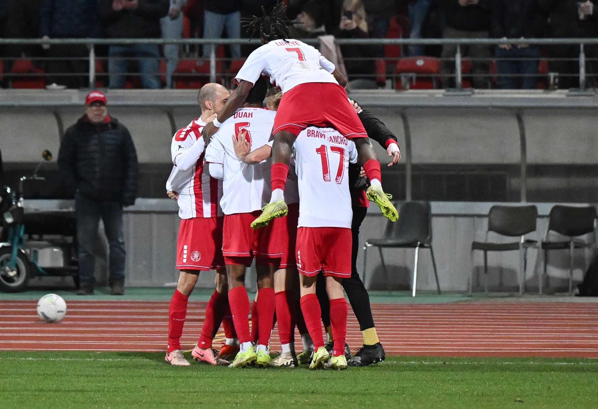 KSV Hessen Kassel, Kickers Offenbach, Endstand 4:1, Jubel KSV Hessen Kassel, Kickers Offenbach, Endstand 4:1, Jubel