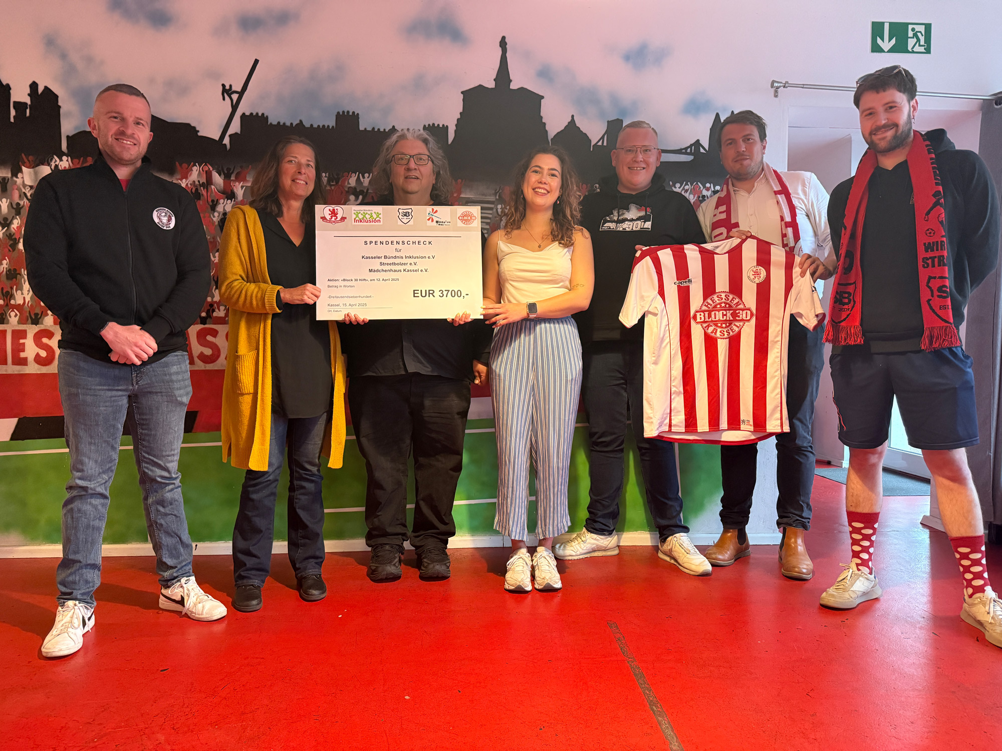 KSV Fans sammeln 3.700 Euro für Jugend- und Sozialprojekte in Kassel – Tombola beim Heimspiel gegen Freiberg