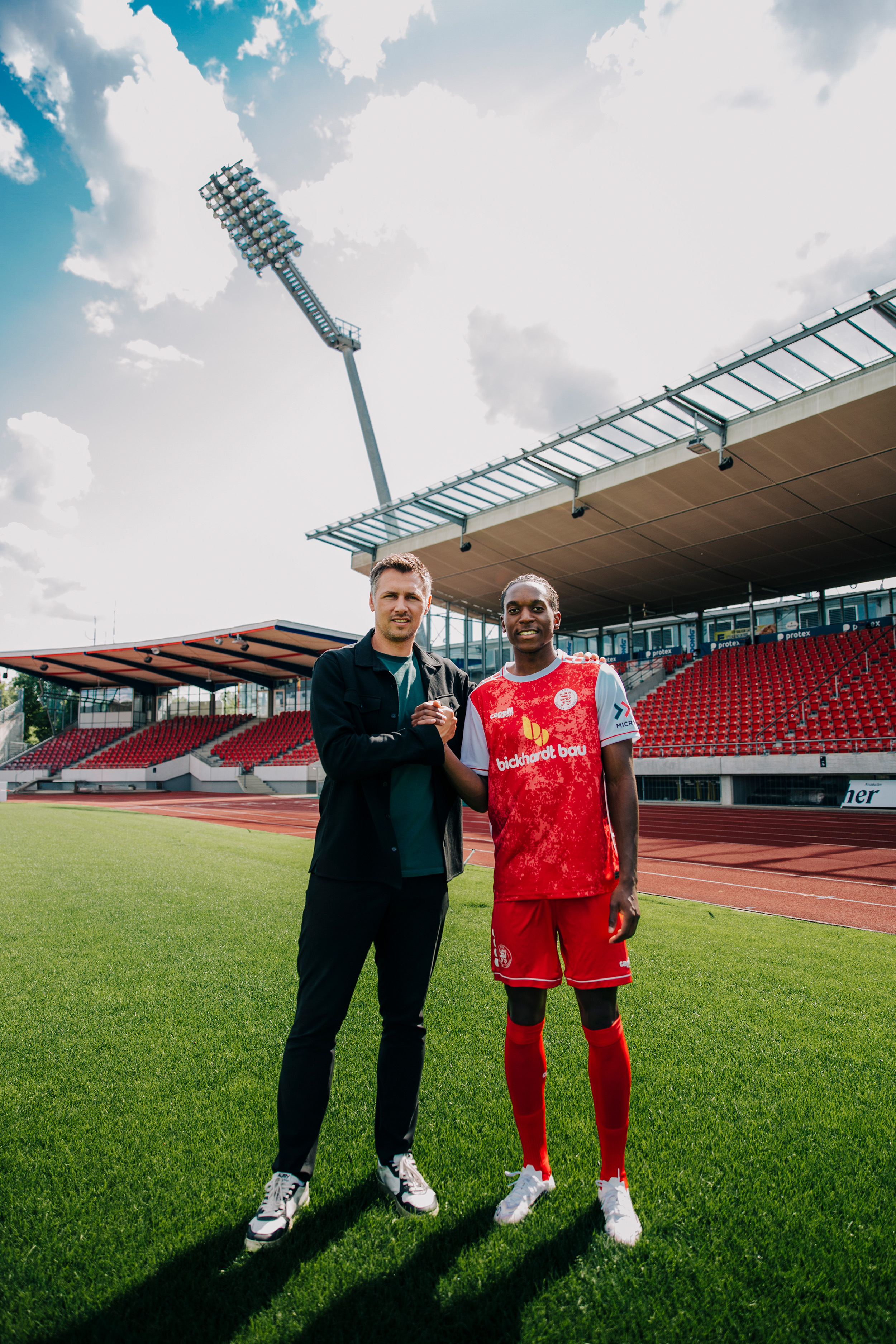 Phinees Bonianga trägt künftig das Löwentrikot