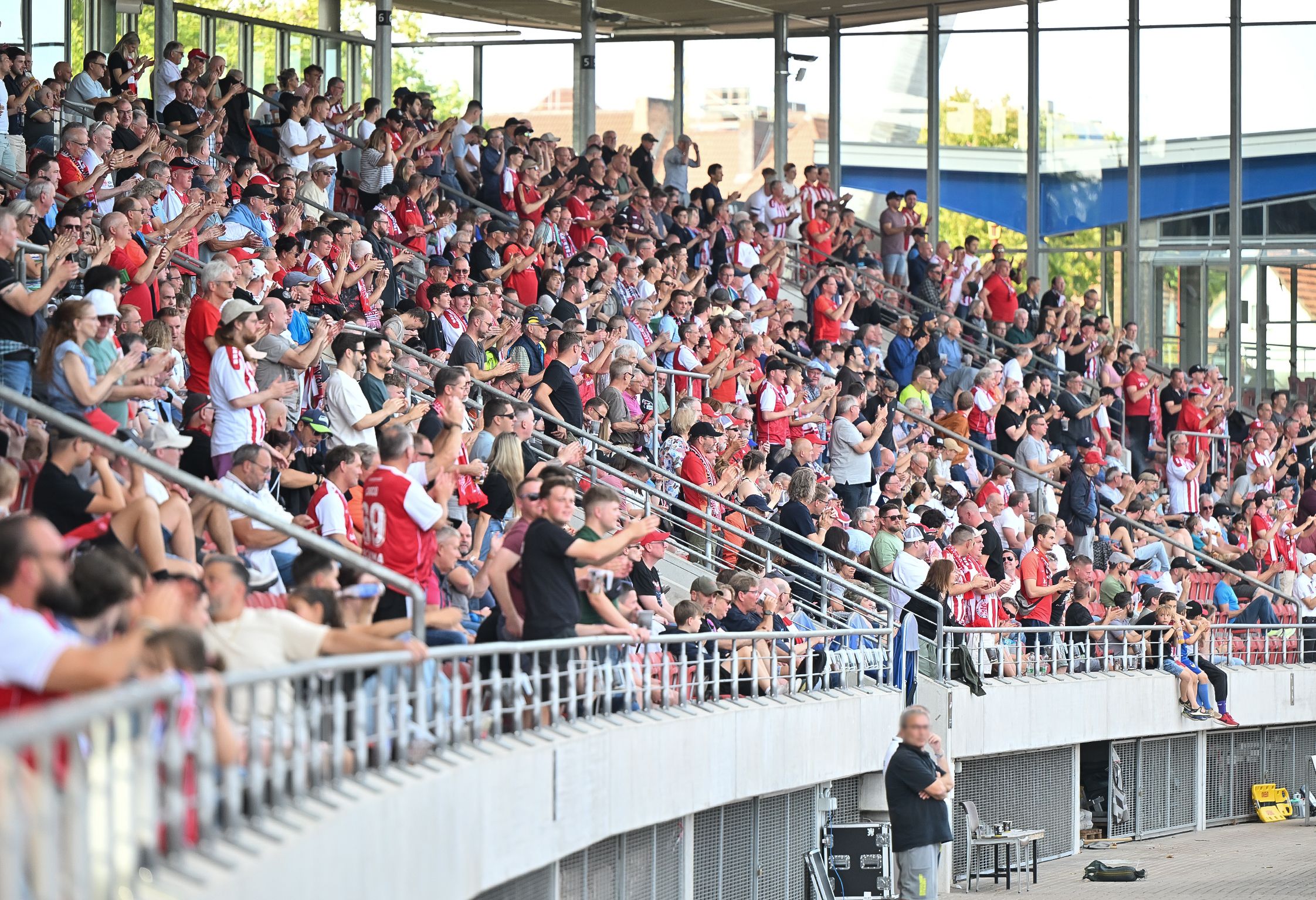 KSV Hessen Kassel, SV Stuttgarter Kickers, Endstand 3:0, Haupttribüne