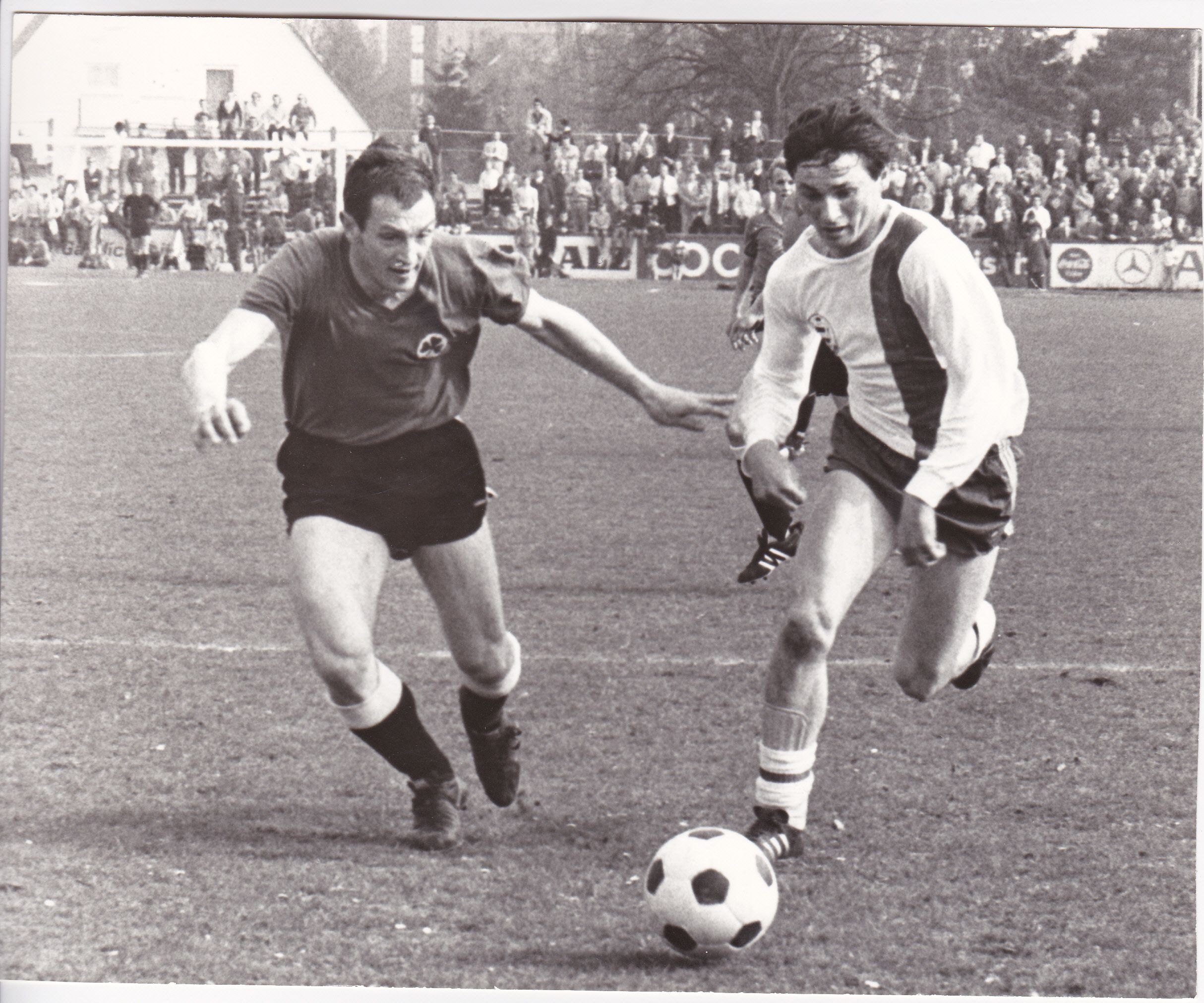 1971-04-10 Fürth - KSV 1-2 Ernst Martin.jpg 1971-04-10 Fürth - KSV 1-2 Ernst Martin.jpg