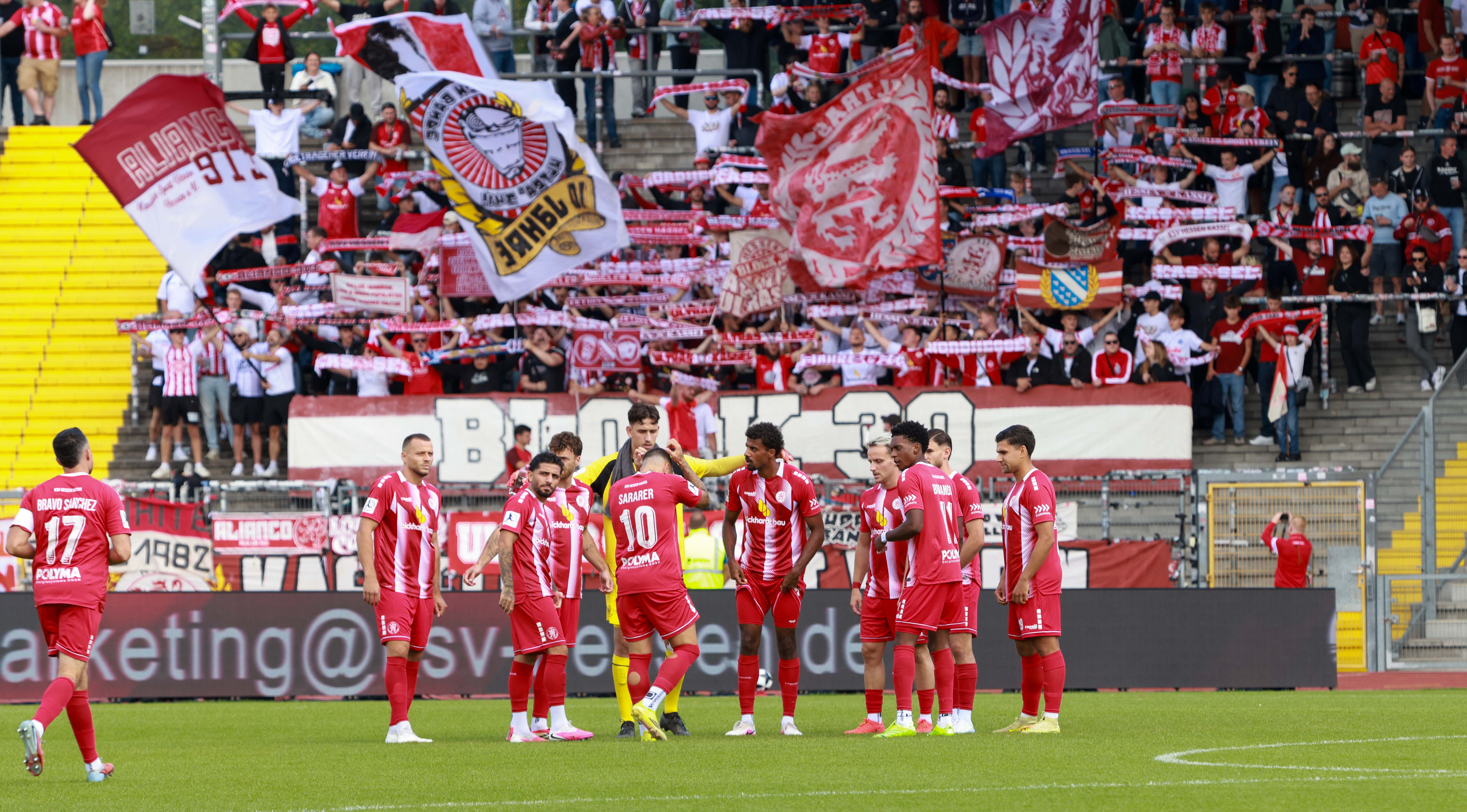 Fußball, Regionalliga, Südwest 26/27,
KSV Hessen Kassel gegen SV Sandhausen,
Fanblock,
Foto: Schachtschneider Fußball, Regionalliga, Südwest 26/27,
KSV Hessen Kassel gegen SV Sandhausen,
Fanblock,
Foto: Schachtschneider