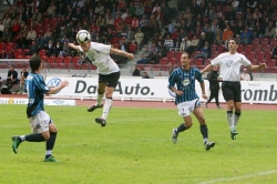 Ein Tor im Duell mit dem SV Waldhof blieb Christoph Keim nicht vergönnt. Wurde dem 27jährigen im Hinspiel ein Kopfballtor - Foto - aberkannt, so scheiterte in Mannheim per Kopfball am Pfosten