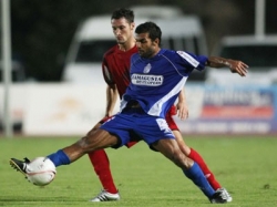 Ex- Löwe Michael Kümmerle (L) im Einsatz in der höchsten Liga von Zypern gegen Kalispera 