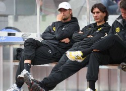 BVB- Coach Jürgen Klopp (L) und Co- Trainer Zejlko Buvac, für die es am Samstag im Revierderby und Signal-Iduna-Park gegen Schalke 04 geht