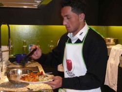 KSV- Schiffskoch Harez Habib bei der Fortbildung, dem Miele-Aktiv-Kochen bei SieMatic am Friedrichsplatz