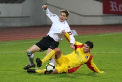 KSV-Kapitän Thorsten Schönewolf (L) und sein Team hatten einen schweren Stand