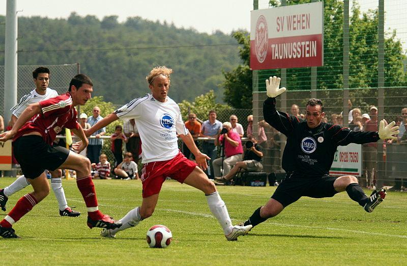 Gefahr im KSV Strafraum: Daniel Beyer und Oliver Adler auf Position