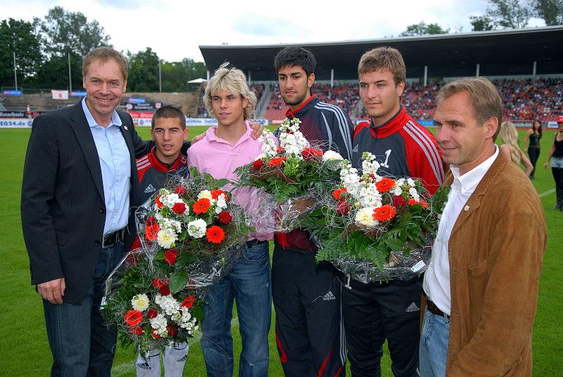 Abschied Teil 1: Jochen Gabriel (r.) und Jens Rose (l.) verabschieden Wagner, Schwager, Turhan, Seeger