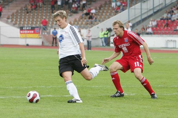 li. Jan Fiesser ( Kassel) re. Michal Kolomaznik ( Unterhaching)