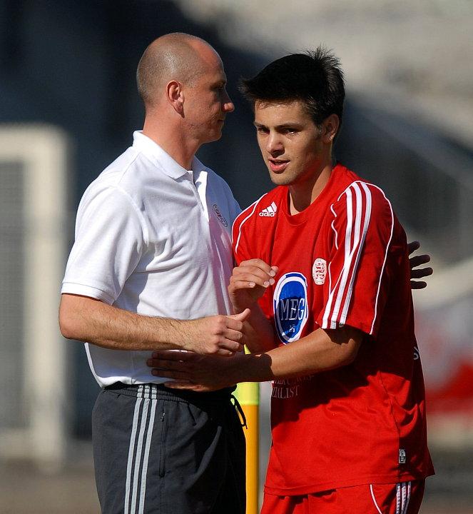 Matthias Hamann (Trainer KSV Hessen Kassel ) und Torschütze Arne Schmidt (KSV Hessen Kassel)