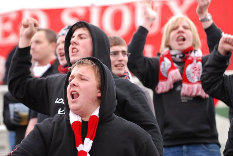 Die mitgereisten KSV-Fans sorgten für Stimmung im Stadion an Grünwalderstraße