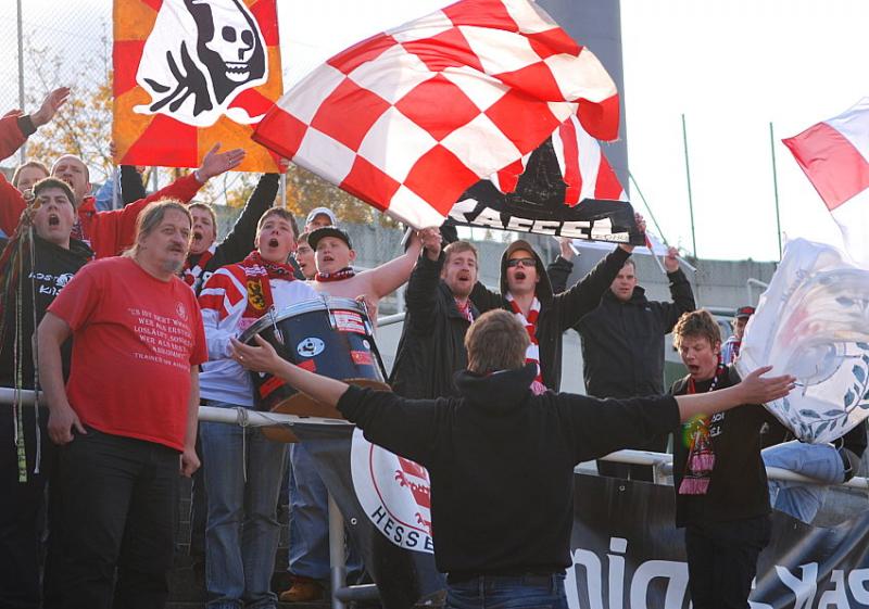 Die mitgereisten KSV-Fans sorgten für Stimmung im Stadion an Grünwalderstraße