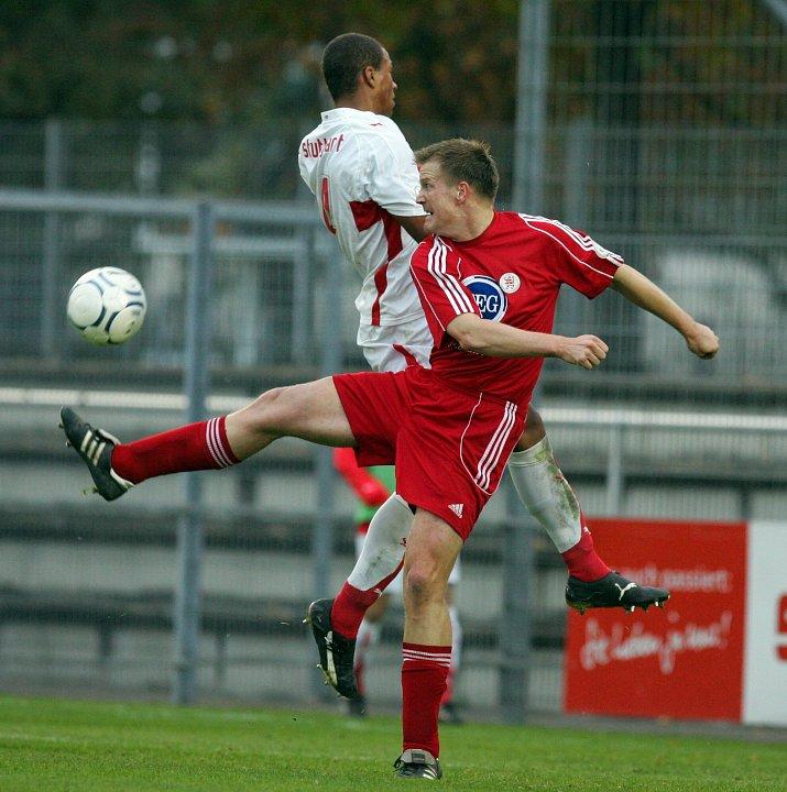 Thorsten Bauer (KSV Hessen Kassel) im Zweikampf