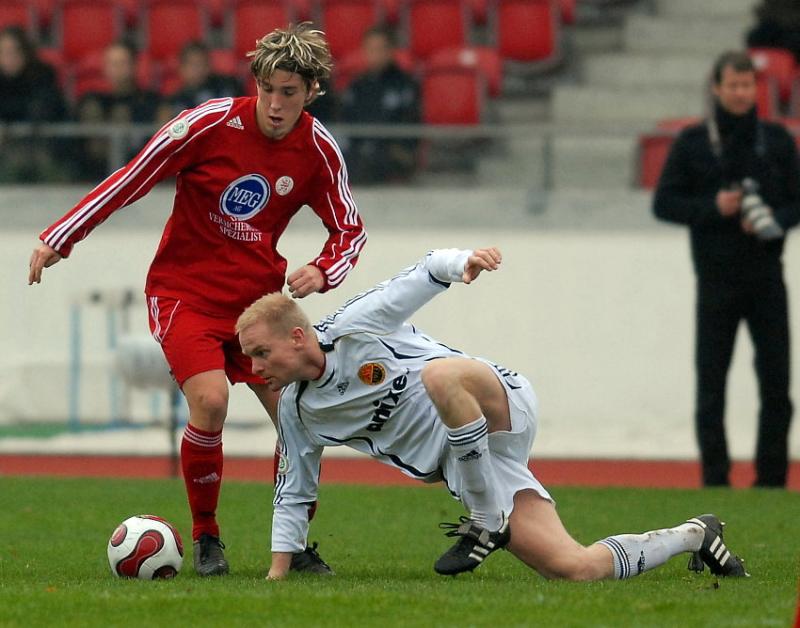 Jan Fießer (KSV Hessen Kassel) gegen den heutigen Doppeltorschützen Gregory Strohmann (FSV Ludwigshafen-Oggersheim) 